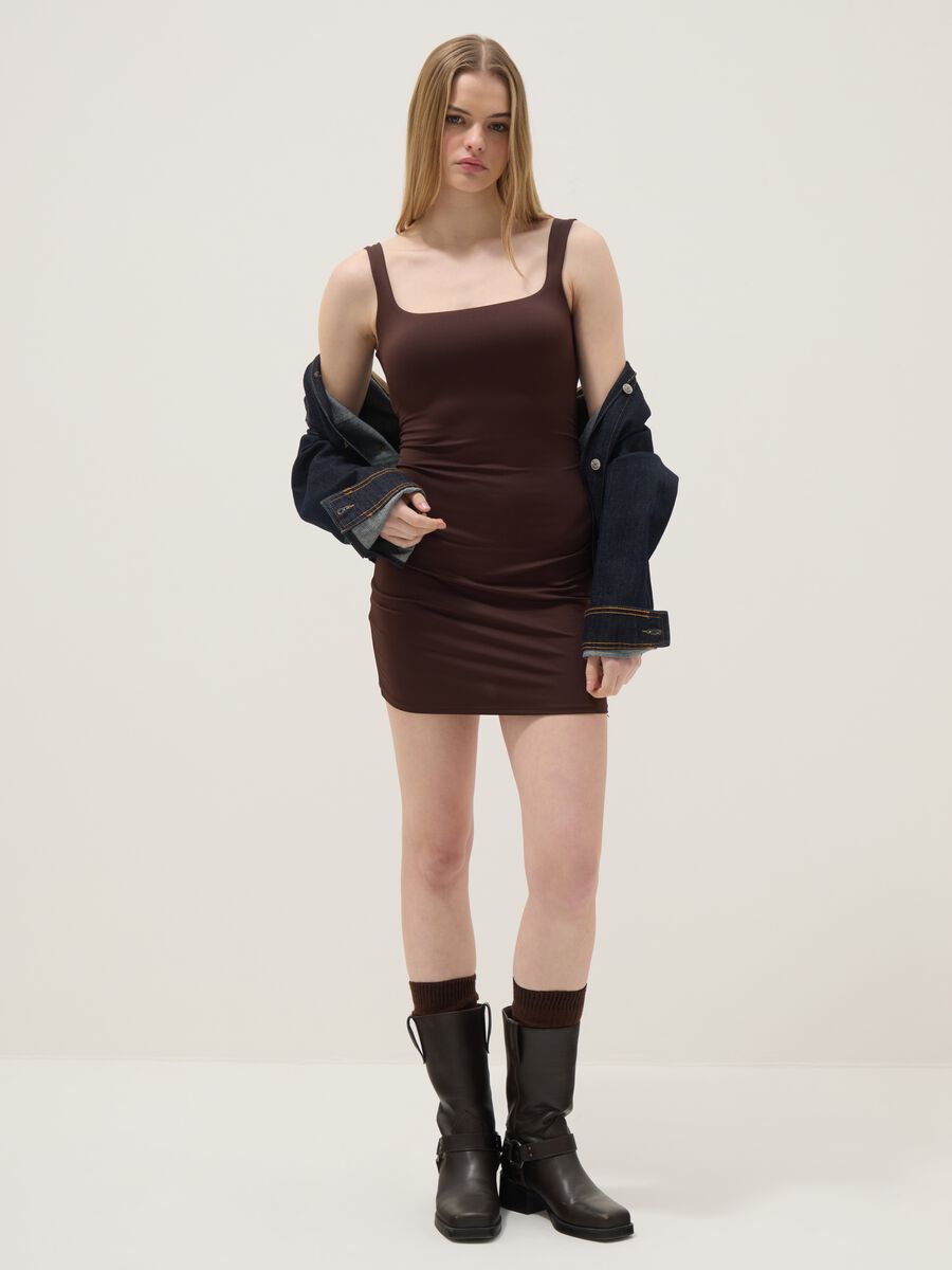 Brown fitted dress with square neckline_1