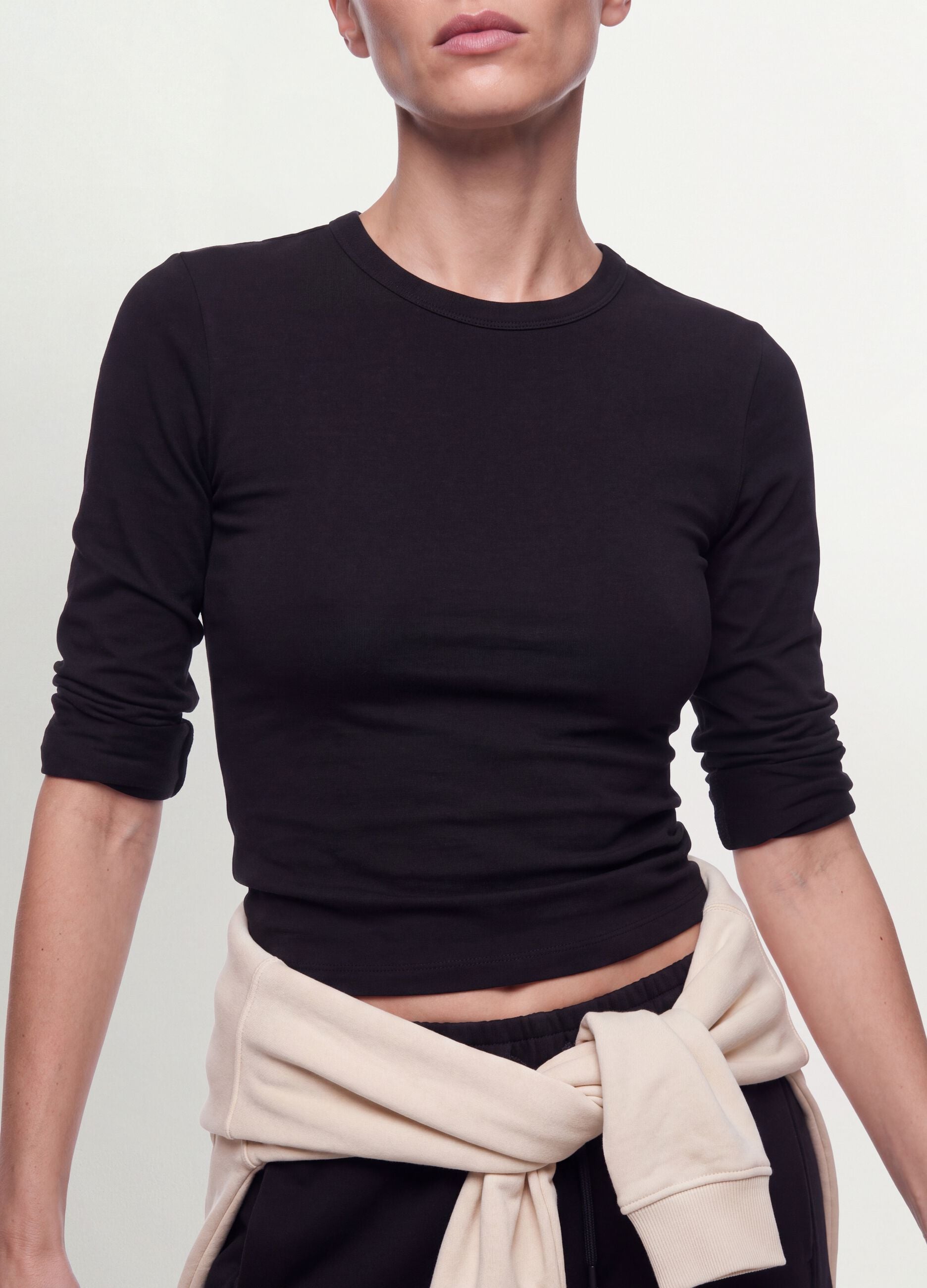 Schwarzes Langarm-T-Shirt aus Jersey aus reiner Baumwolle, Regular Fit