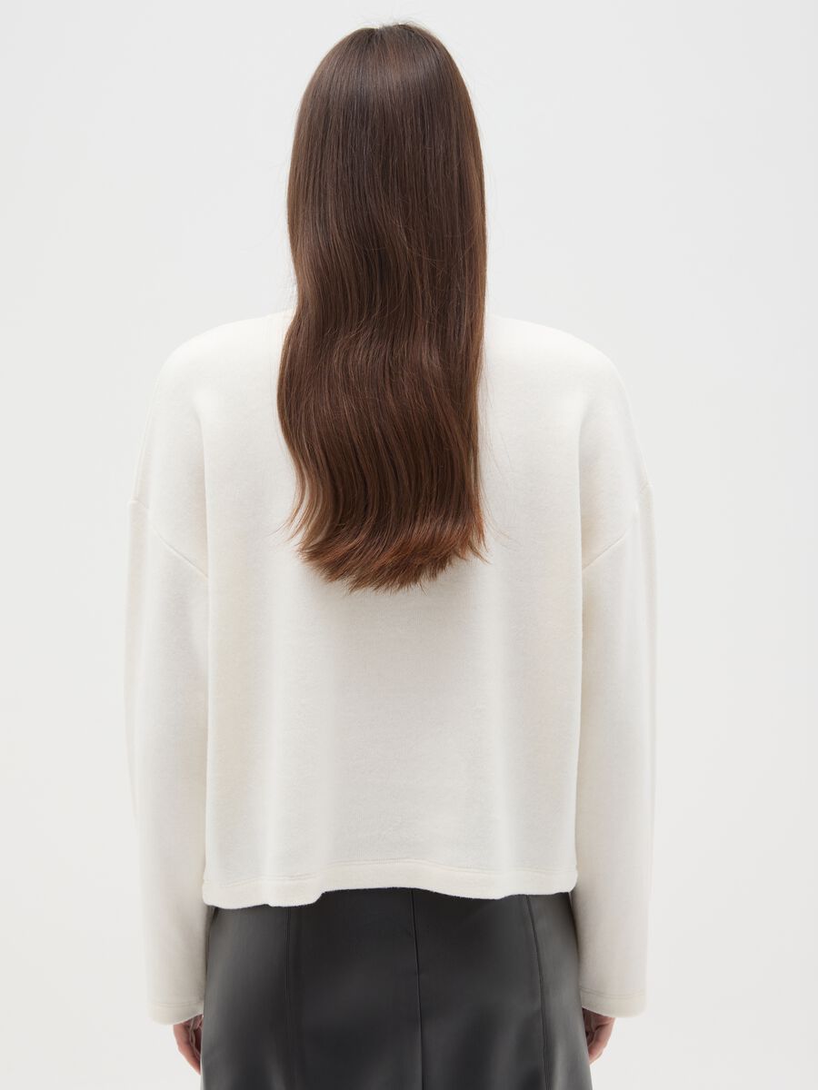White cotton-blend regular fit sweater with decorated neckline_2