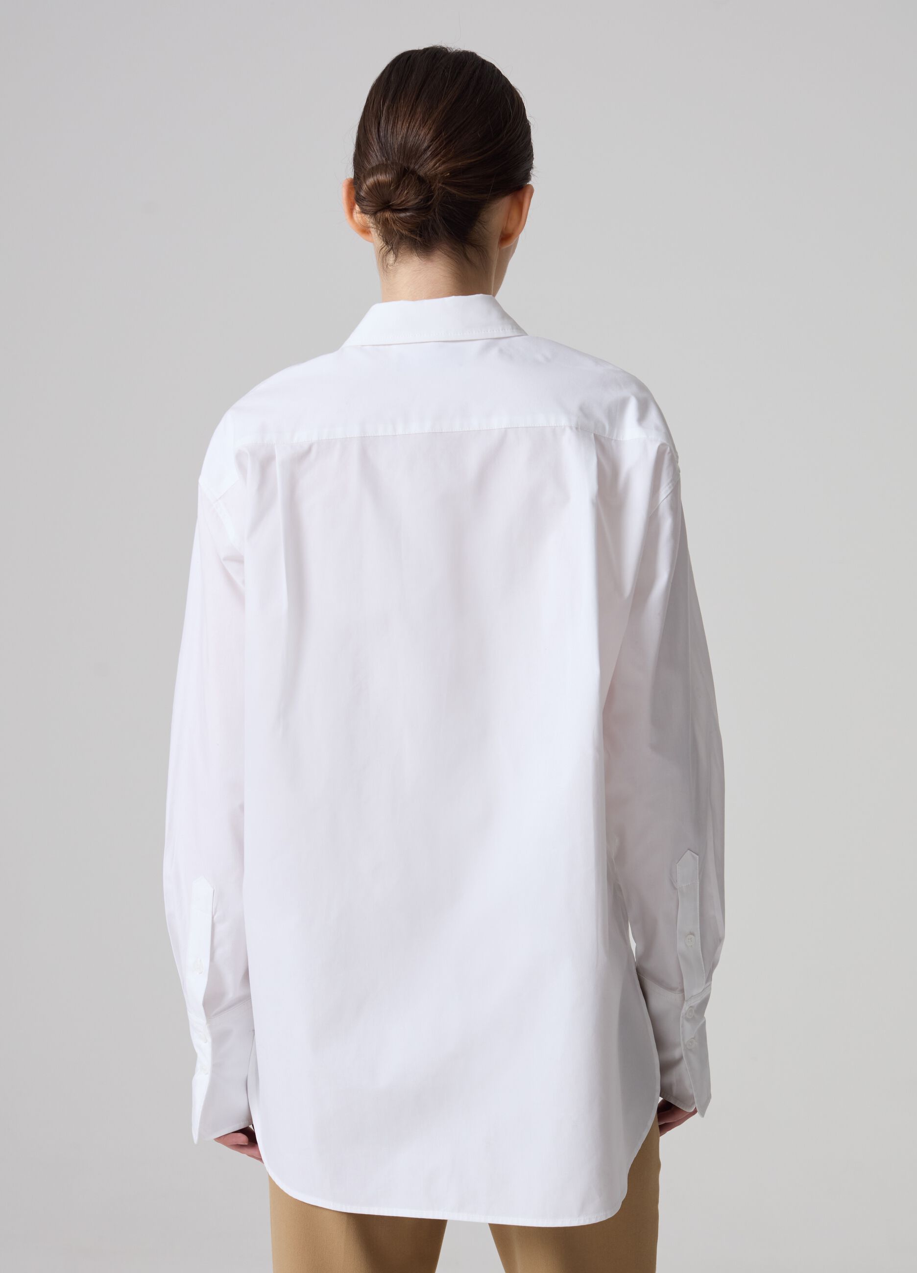 Camisa con plastrón plisado Contemporary
