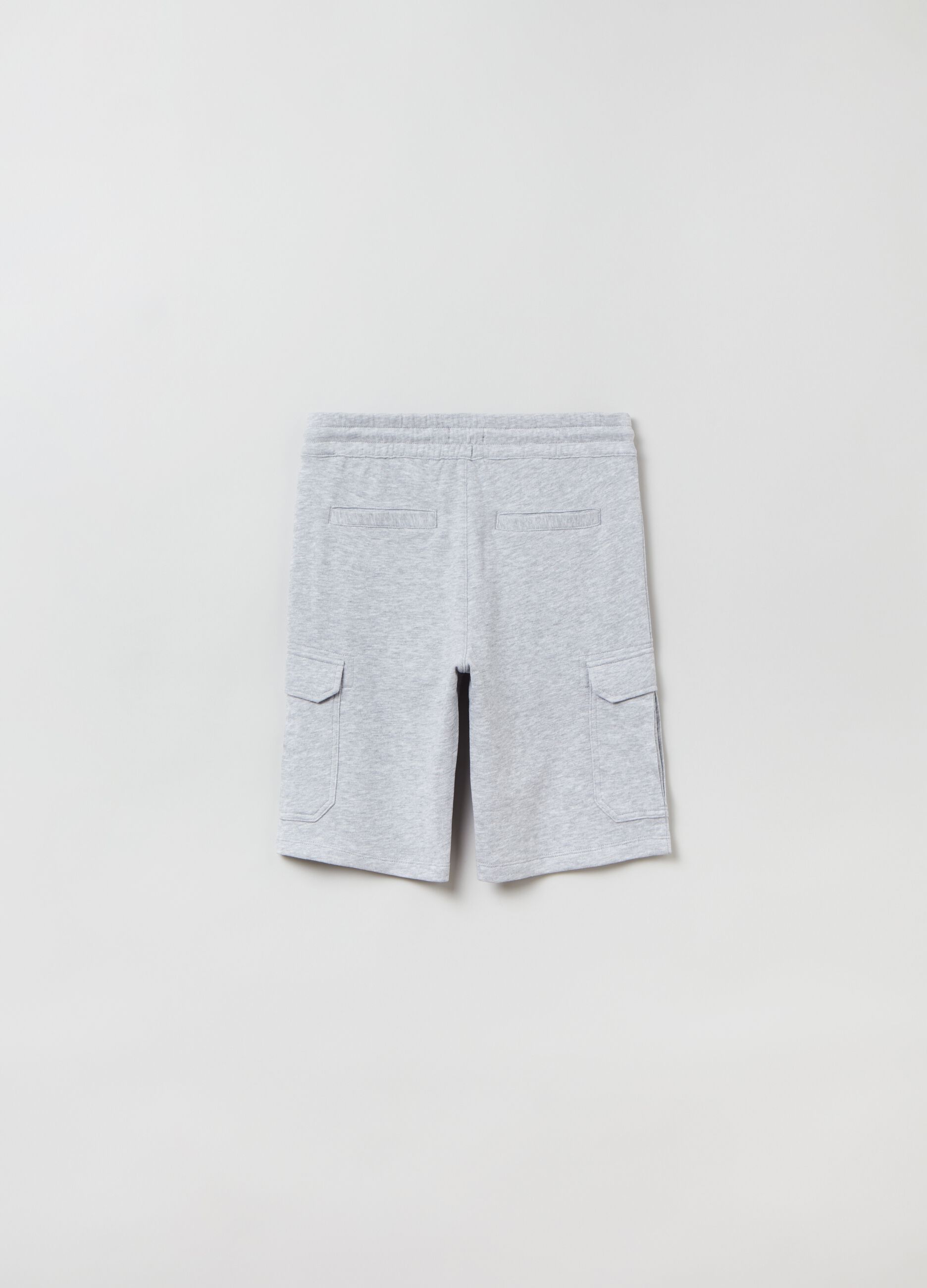 Bermuda shorts with drawstring and pockets