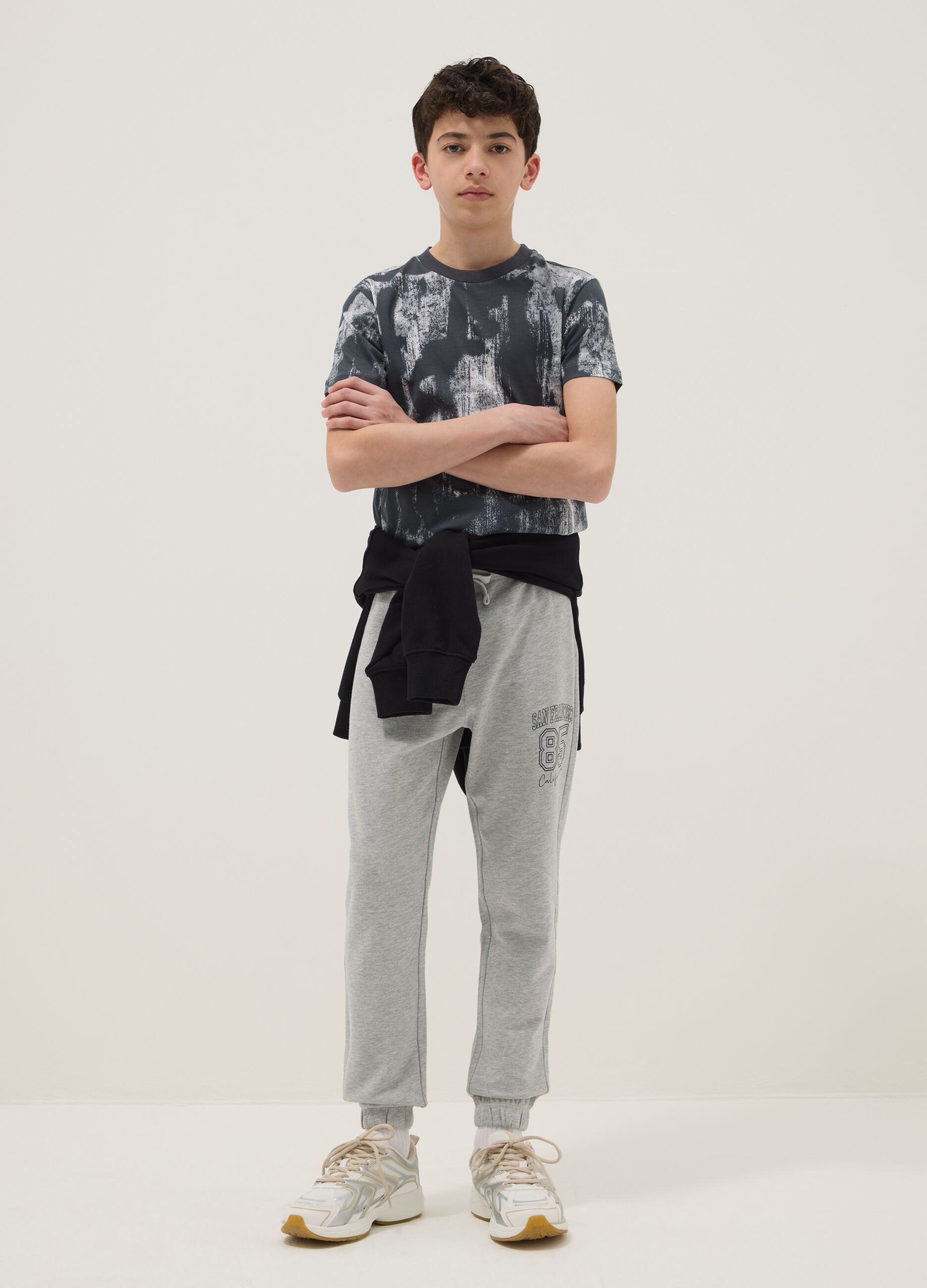 Boys&rsquo; grey cotton-viscose blend joggers, regular fit