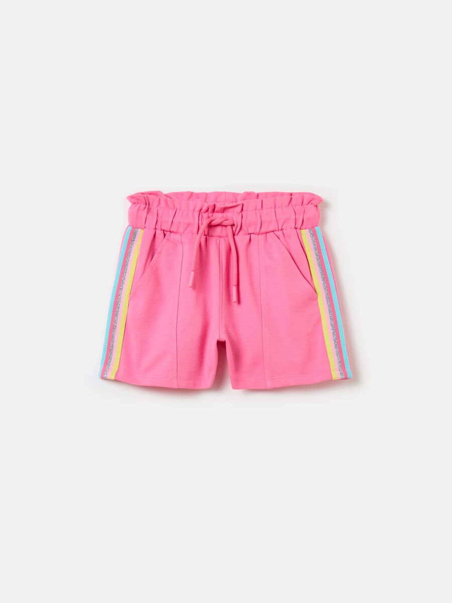Shorts con bande a righe e coulisse_0