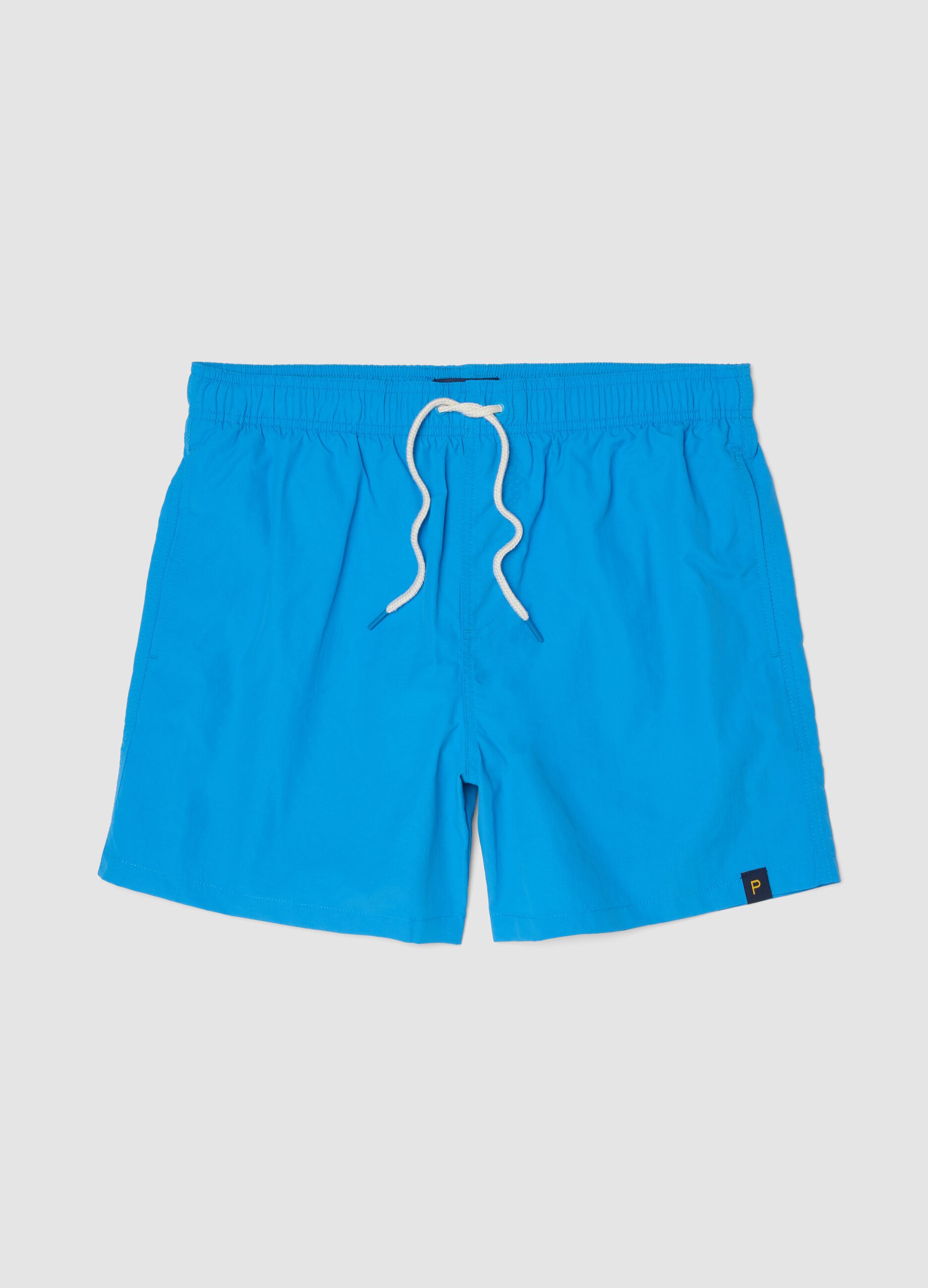 Short de bain bleu avec taille &eacute;lastiqu&eacute;e et cordon de serrage contrast&eacute;