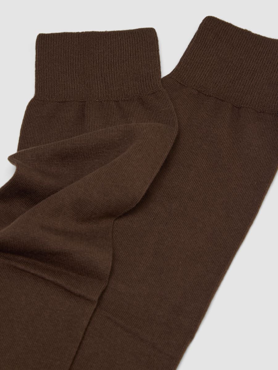 Brown long socks in stretch cotton_1