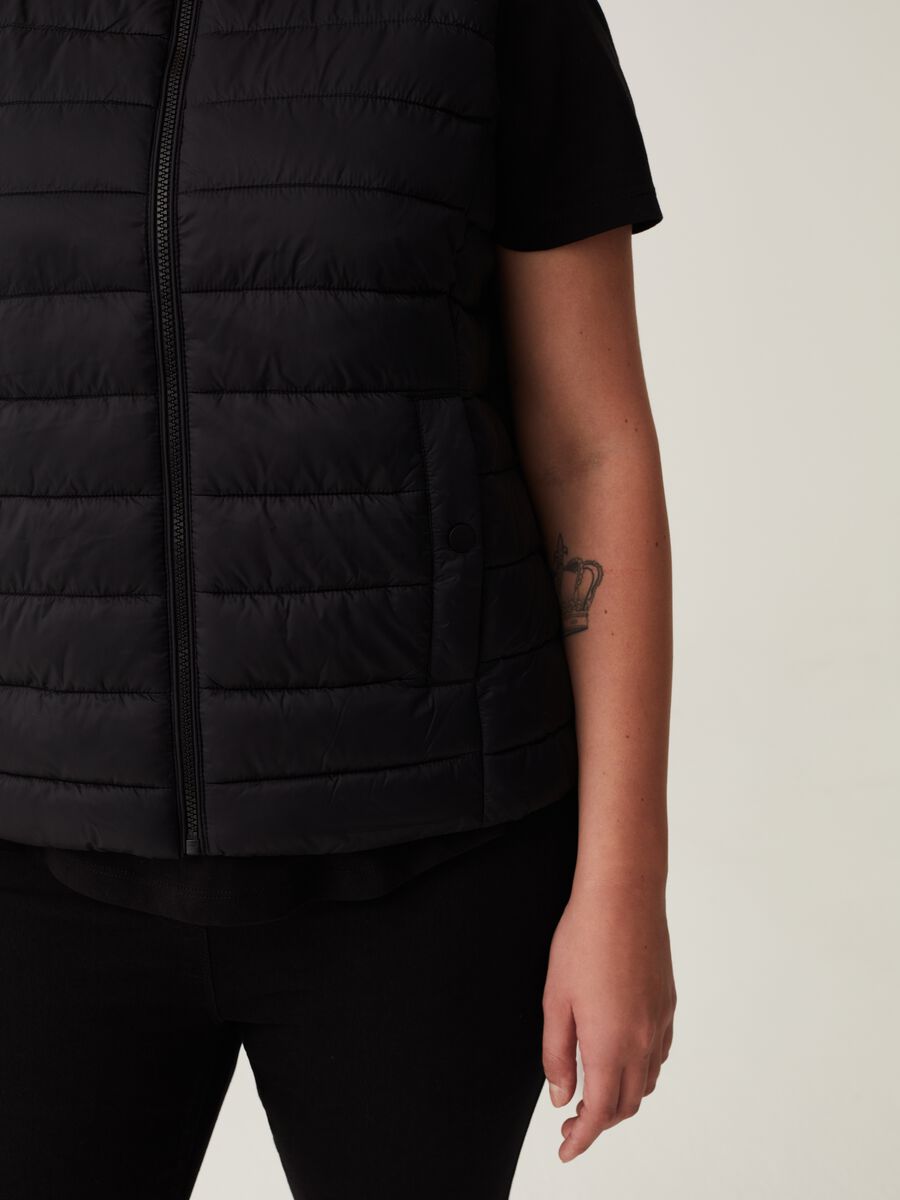 Curvy ultralight gilet with high neck_3