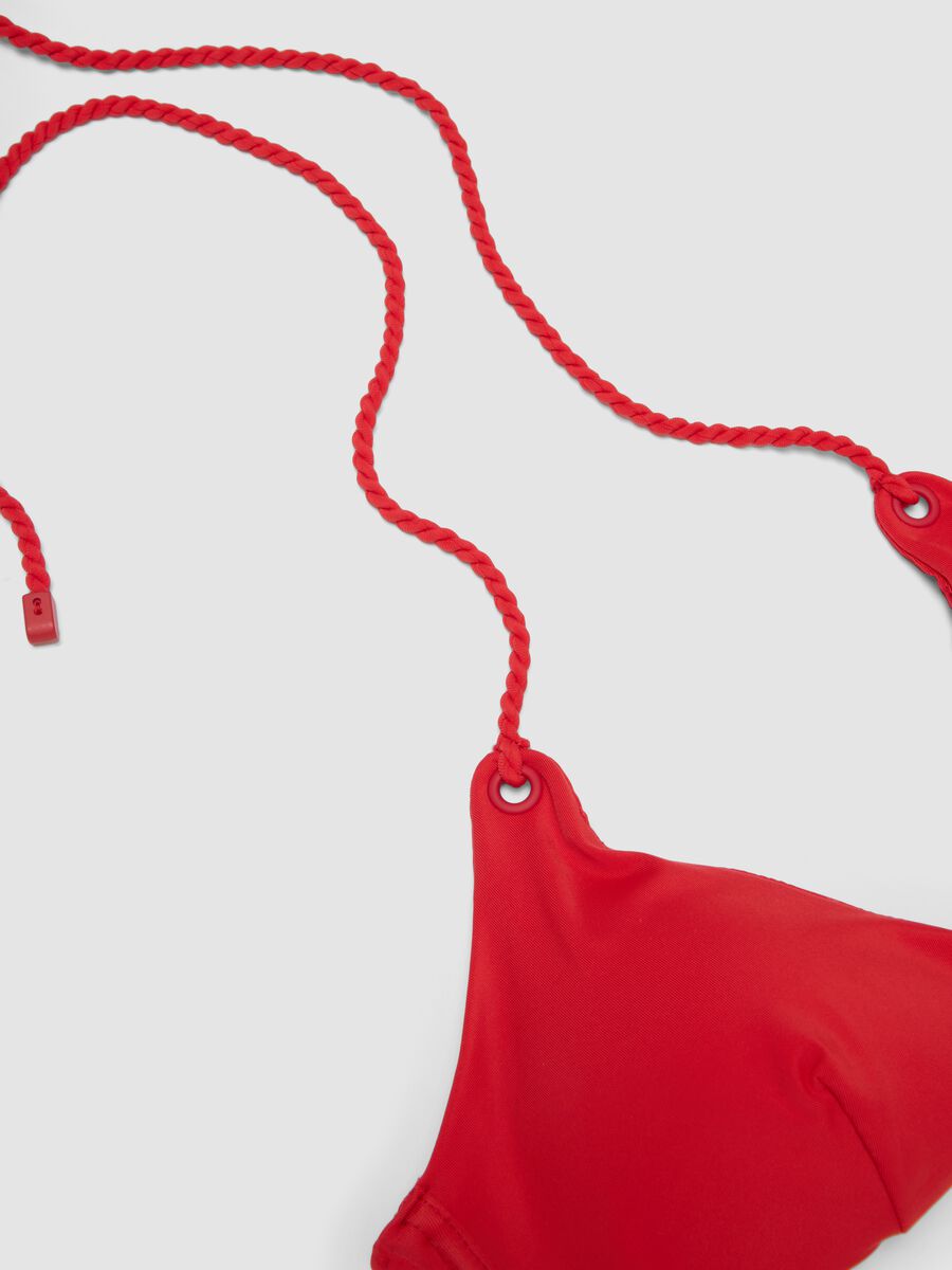 Haut de bikini triangle rouge en tissu stretch_1