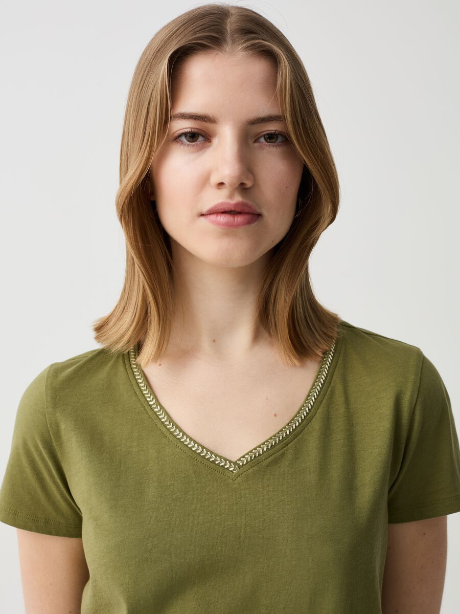 Camiseta cuello de pico con bordado lurex_1