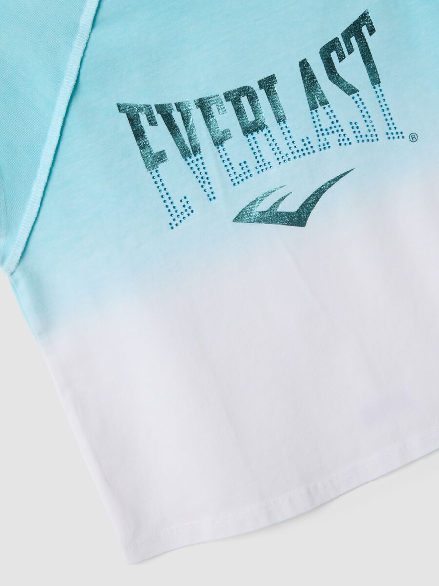 T-shirt azzurra in cotone elasticizzato a maniche corte per bambina regular fit_3