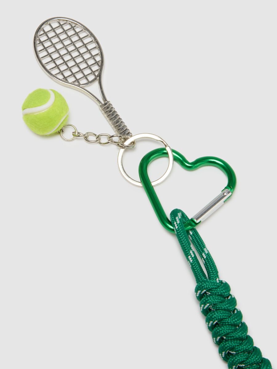 Llavero verde en forma de coraz&oacute;n con raqueta de tenis_1
