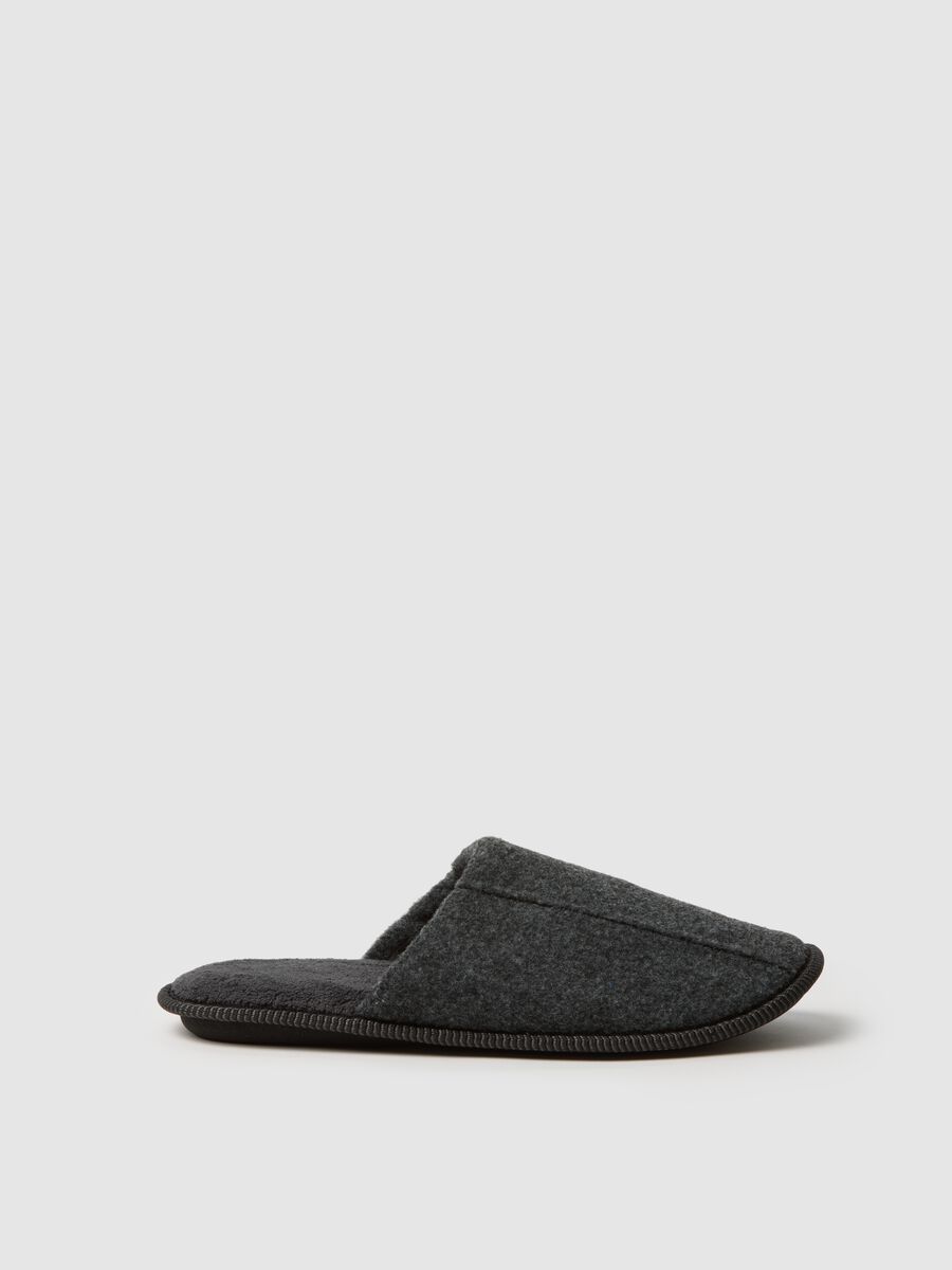 Grey slippers with soft lining_0