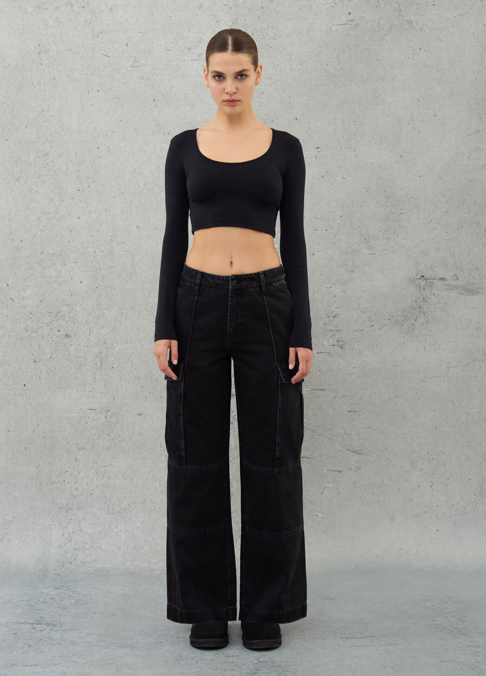 Cut Out Crop Long-sleeved Black