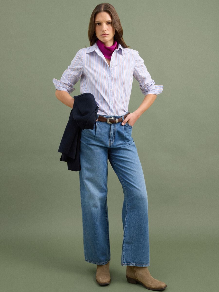 Blue poplin shirt with red stripes, regular fit_1