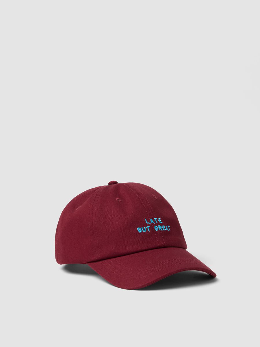 Red pure cotton baseball cap with embroidered phrase_0