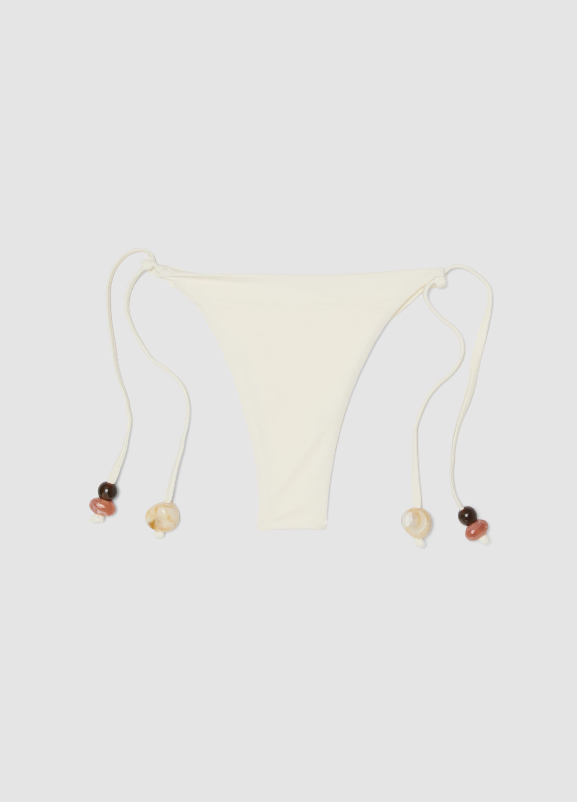 Wei&szlig;es Bikinih&ouml;schen aus Stretchmaterial mit seitlichen B&auml;ndern und Steinen