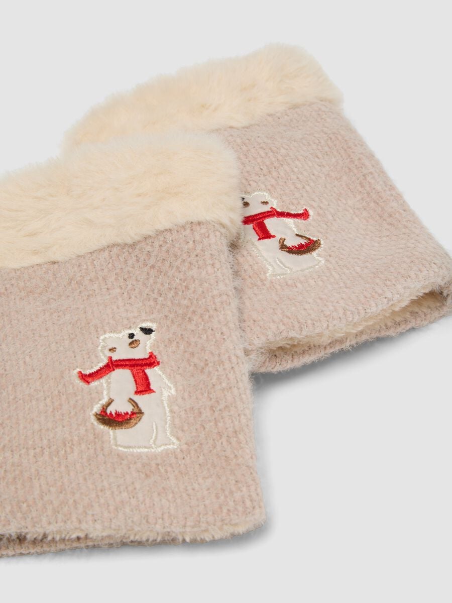 Beige knitted gloves with teddy-effect cuff and embroidery_2