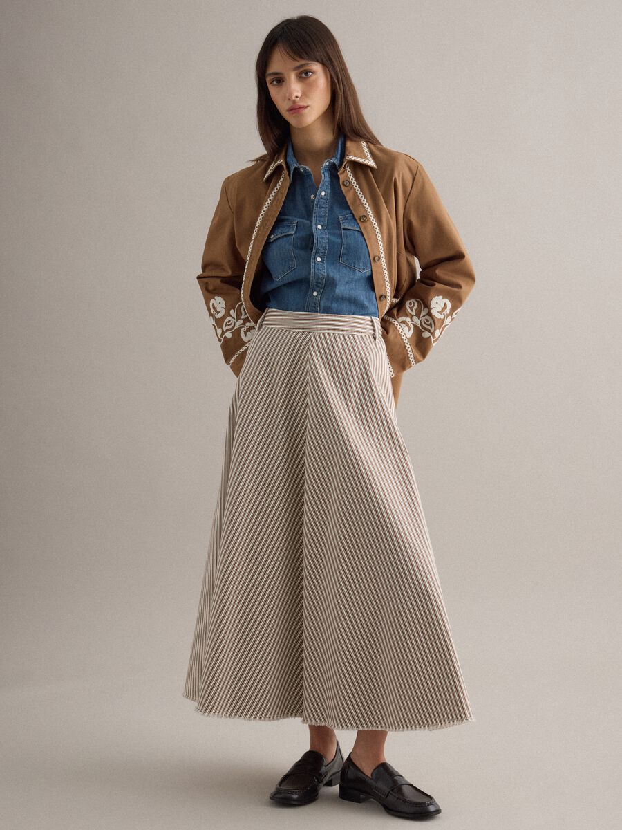 Brown pure cotton regular fit shirt with contrast embroidery_2