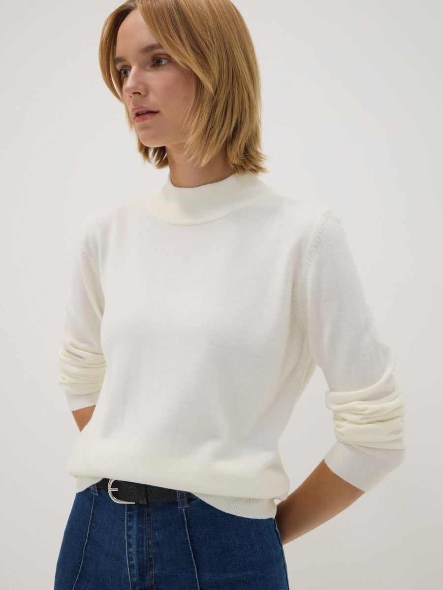 White long-sleeved top with high neck, regular fit_2