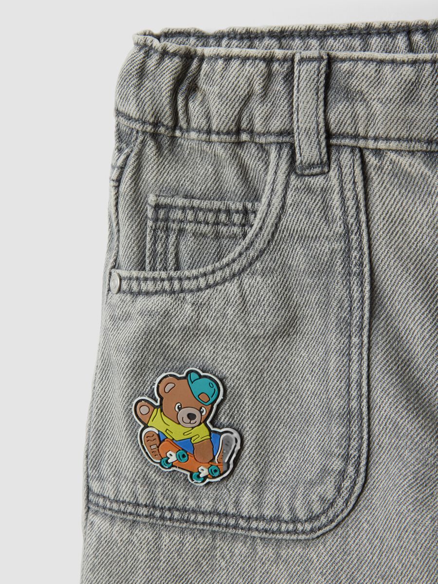 Grey baggy-fit pure cotton jeans with prints for baby boy_3