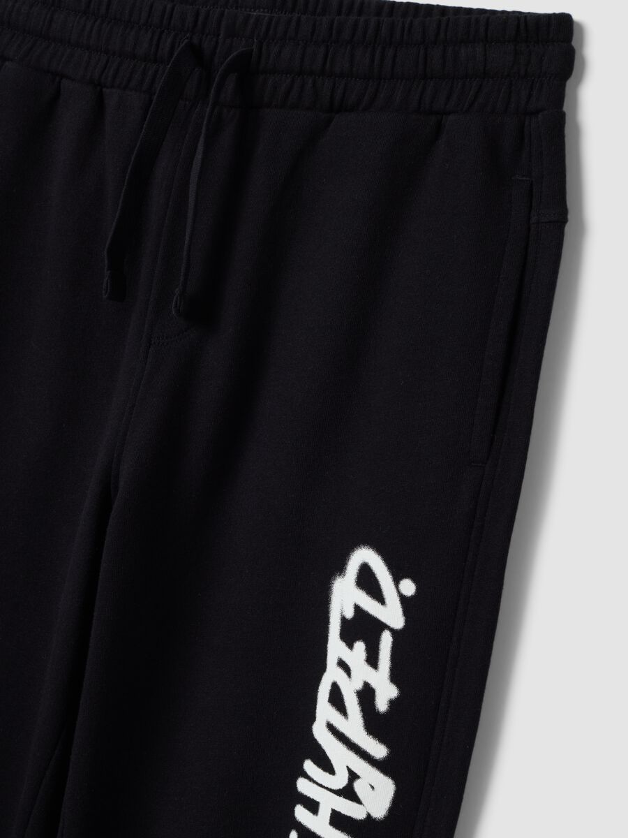 &Mu;&pi;&lambda;&epsilon; oversized &phi;ό&rho;&mu;&alpha; jogger &alpha;&pi;ό 100% &beta;&alpha;&mu;&beta;ά&kappa;&iota; &mu;&epsilon; &sigma;&tau;ά&mu;&pi;&alpha; &laquo;Get Hyped&raquo; &gamma;&iota;&alpha; &alpha;&gamma;ό&rho;&iota;_2