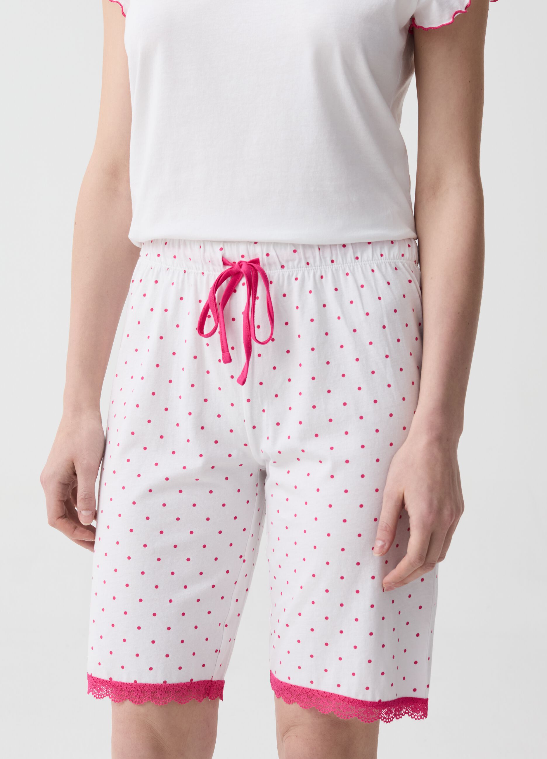 Pantalón pijama corto de lunares con encaje