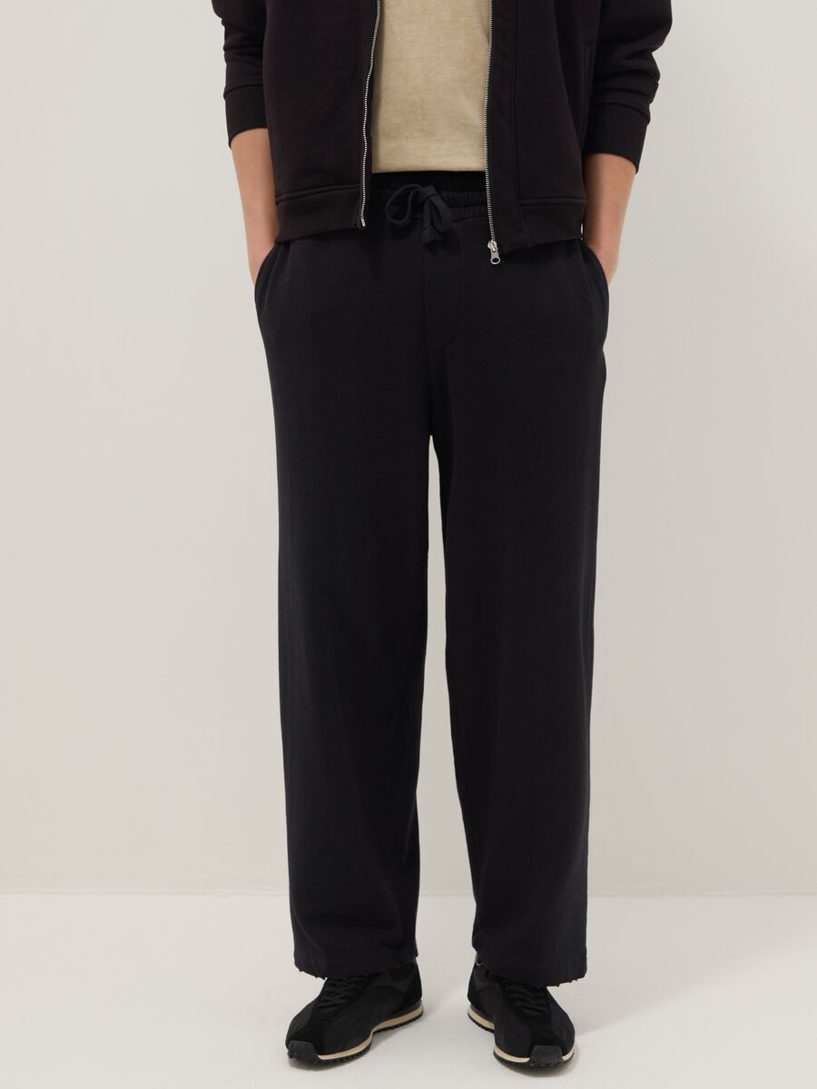 Black cotton blend regular fit trousers_1