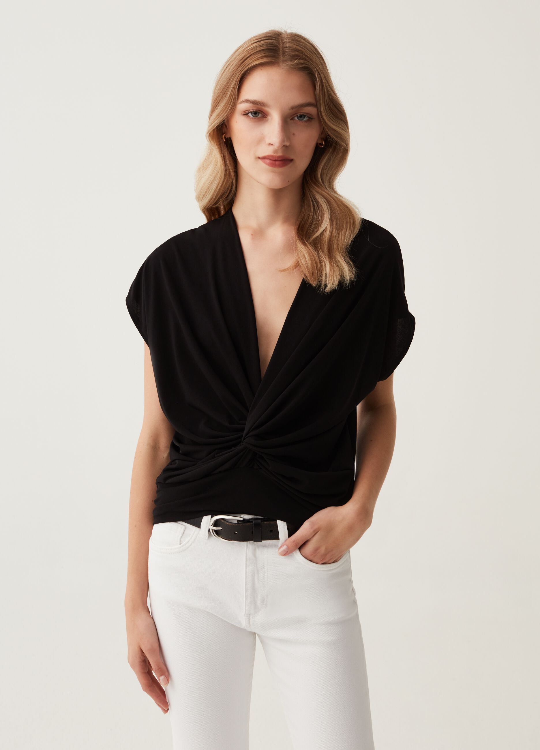 Crêpe top with V neck and knot
