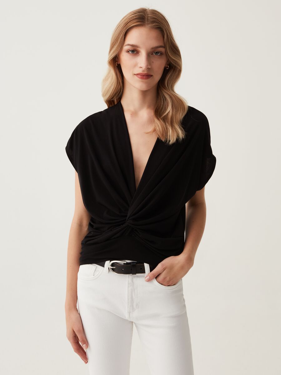 Crêpe top with V neck and knot_0