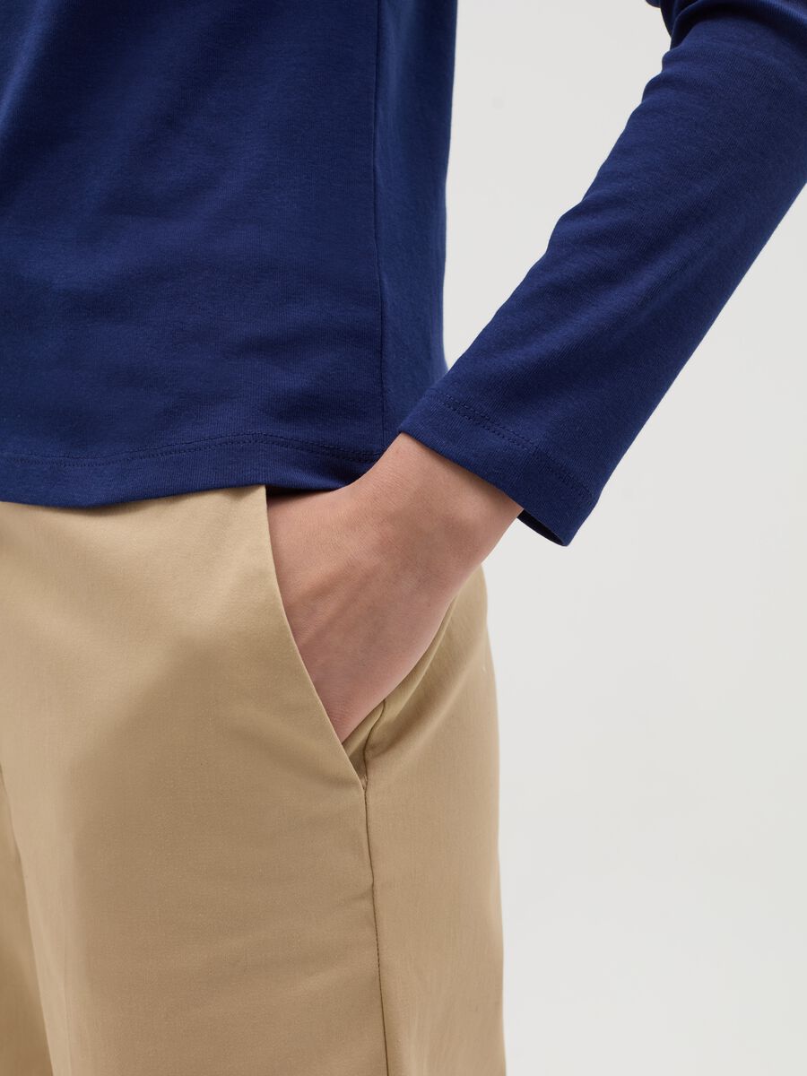 Long-sleeved T-shirt with round neck_3