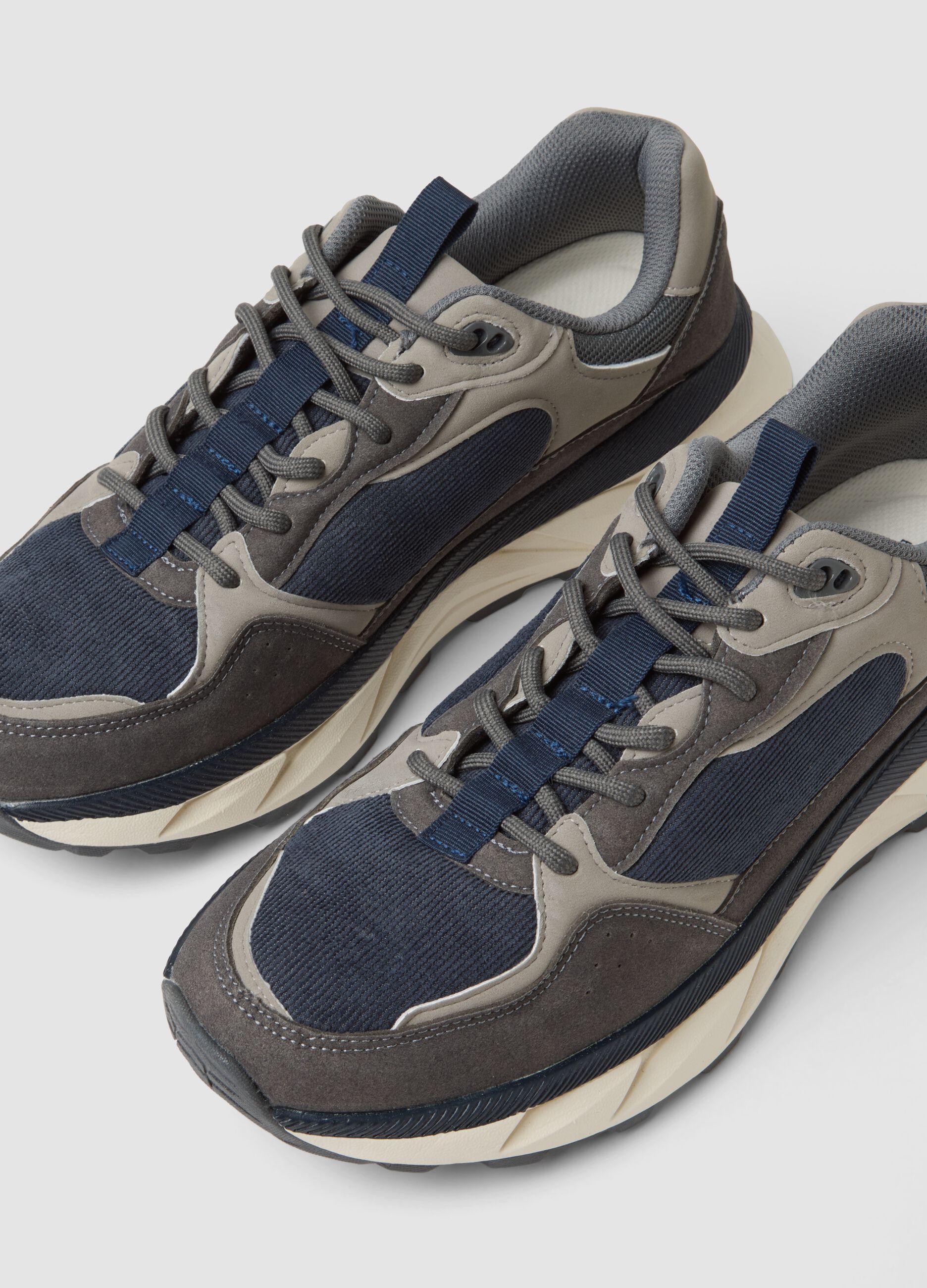 Blaue Casual-Sneaker mit Schn&uuml;rung und Running-Sohle