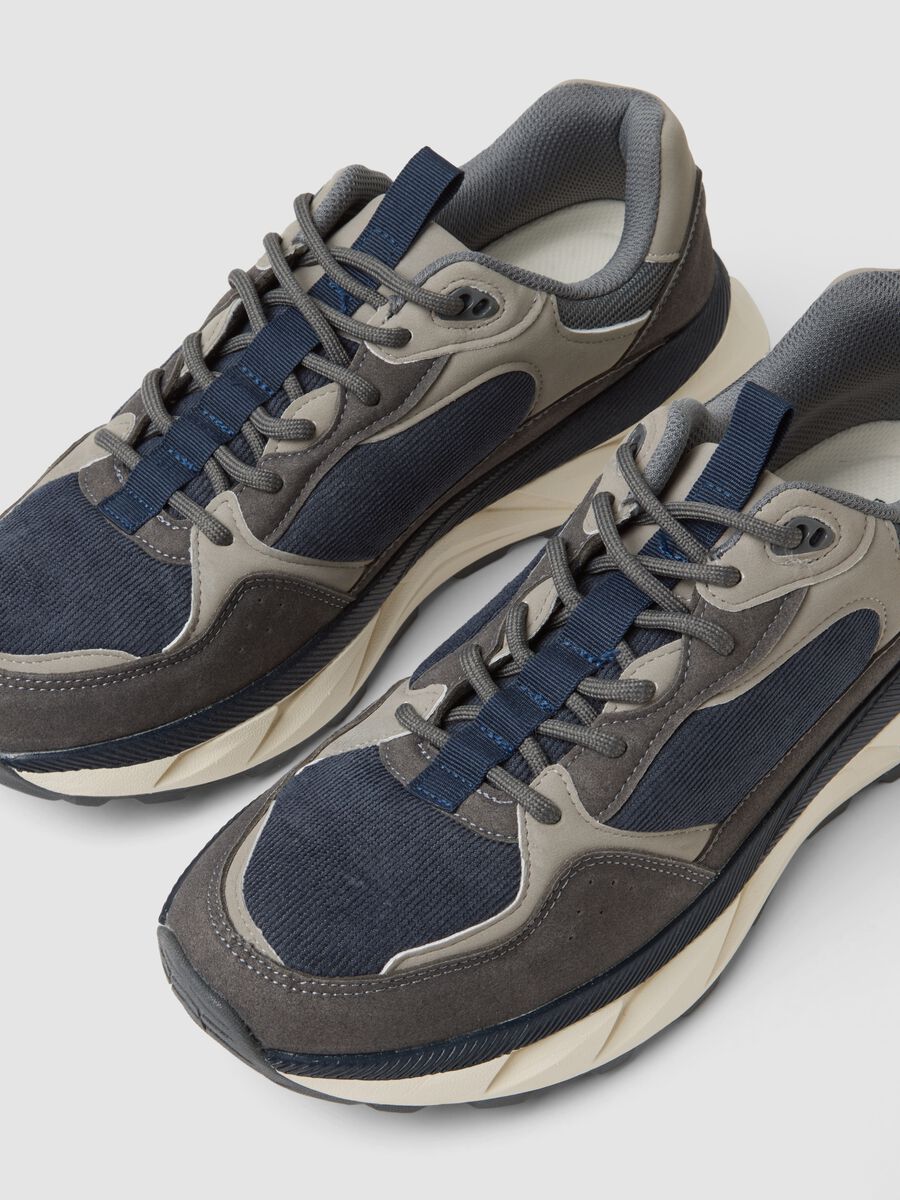 Blue casual trainers with laces and running-style sole_2