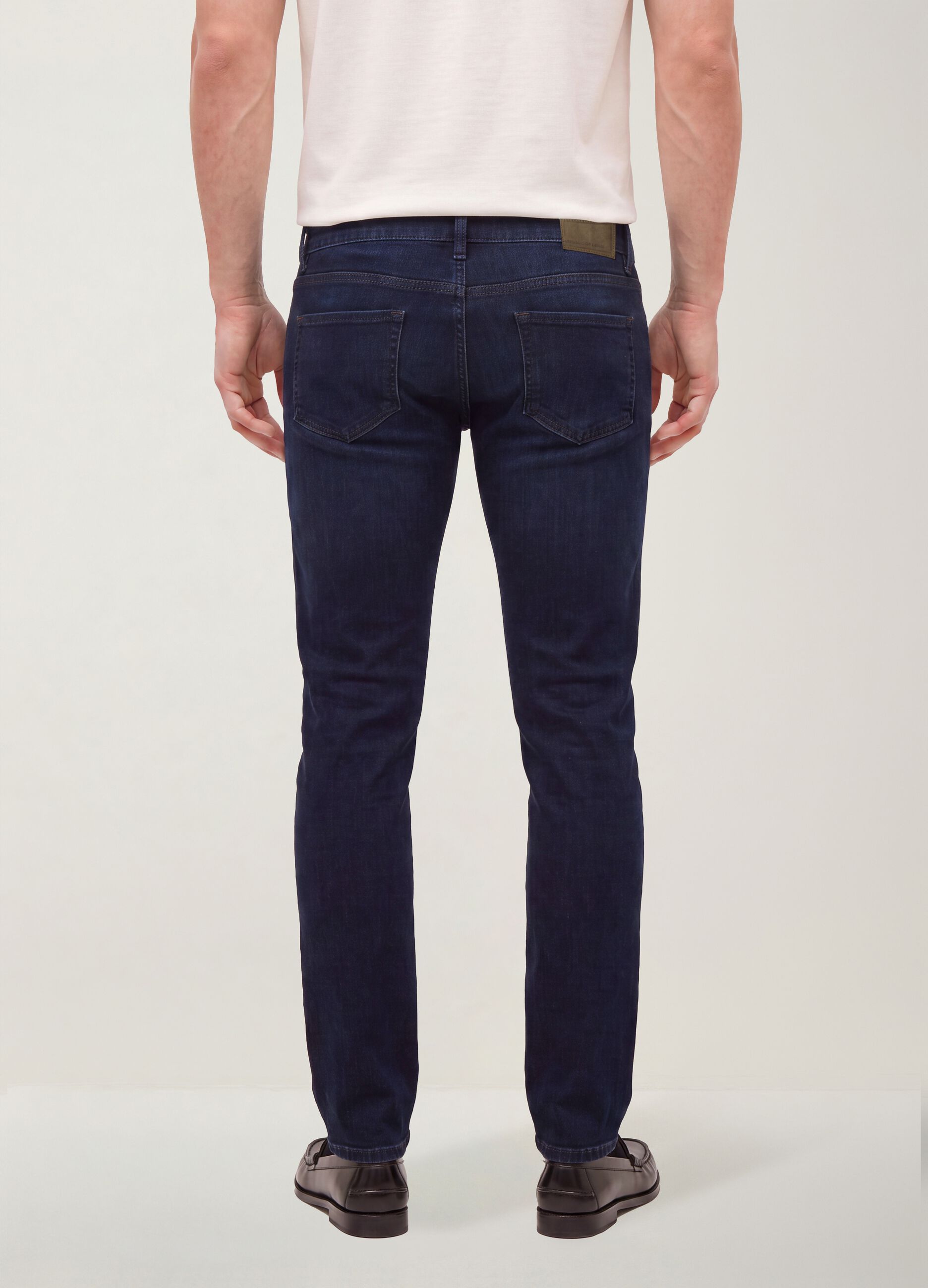 Denim &tau;&zeta;&iota;&nu; skinny fit &alpha;&pi;ό &epsilon;&lambda;&alpha;&sigma;&tau;&iota;&kappa;ό &beta;&alpha;&mu;&beta;ά&kappa;&iota;