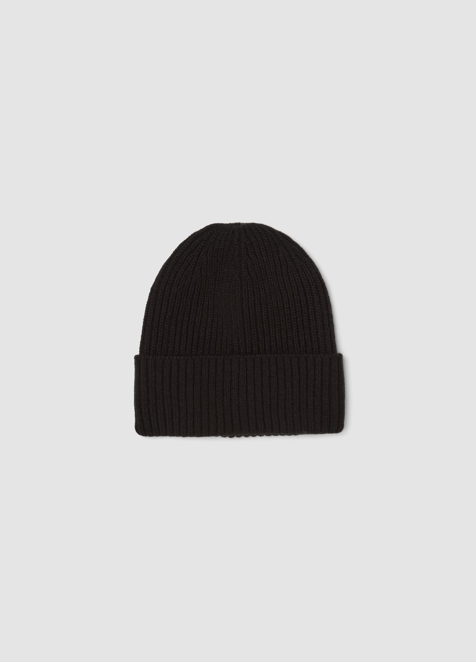 Schwarze Strickm&uuml;tze mit Umschlag