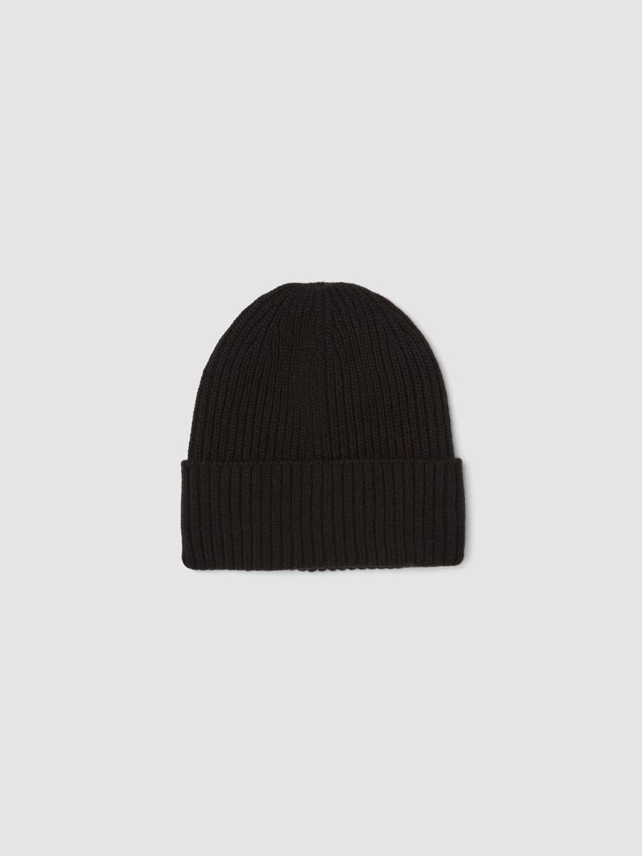 Gorro preto de malha com dobra_0