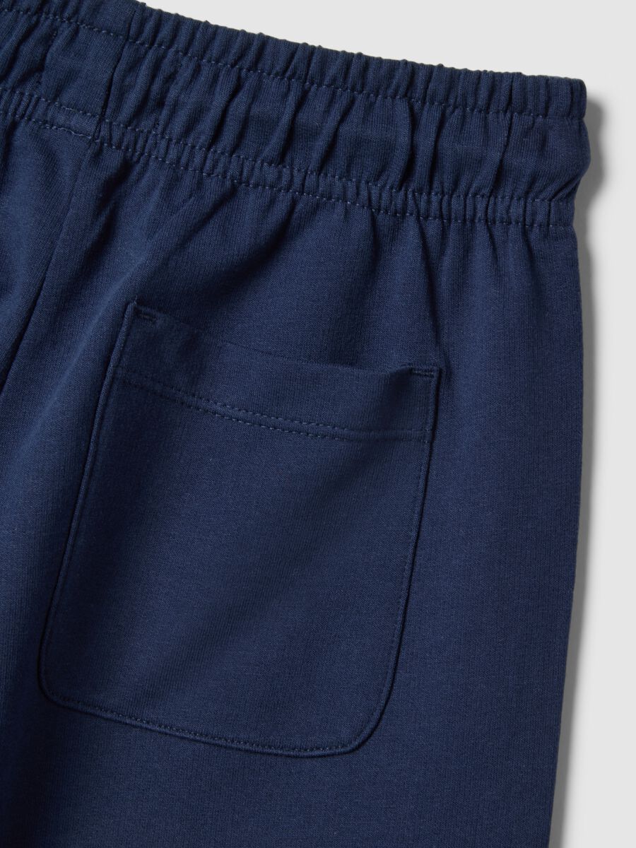Regul&auml;r geschnittene blaue Shorts aus reiner Baumwolle f&uuml;r Jungen_3