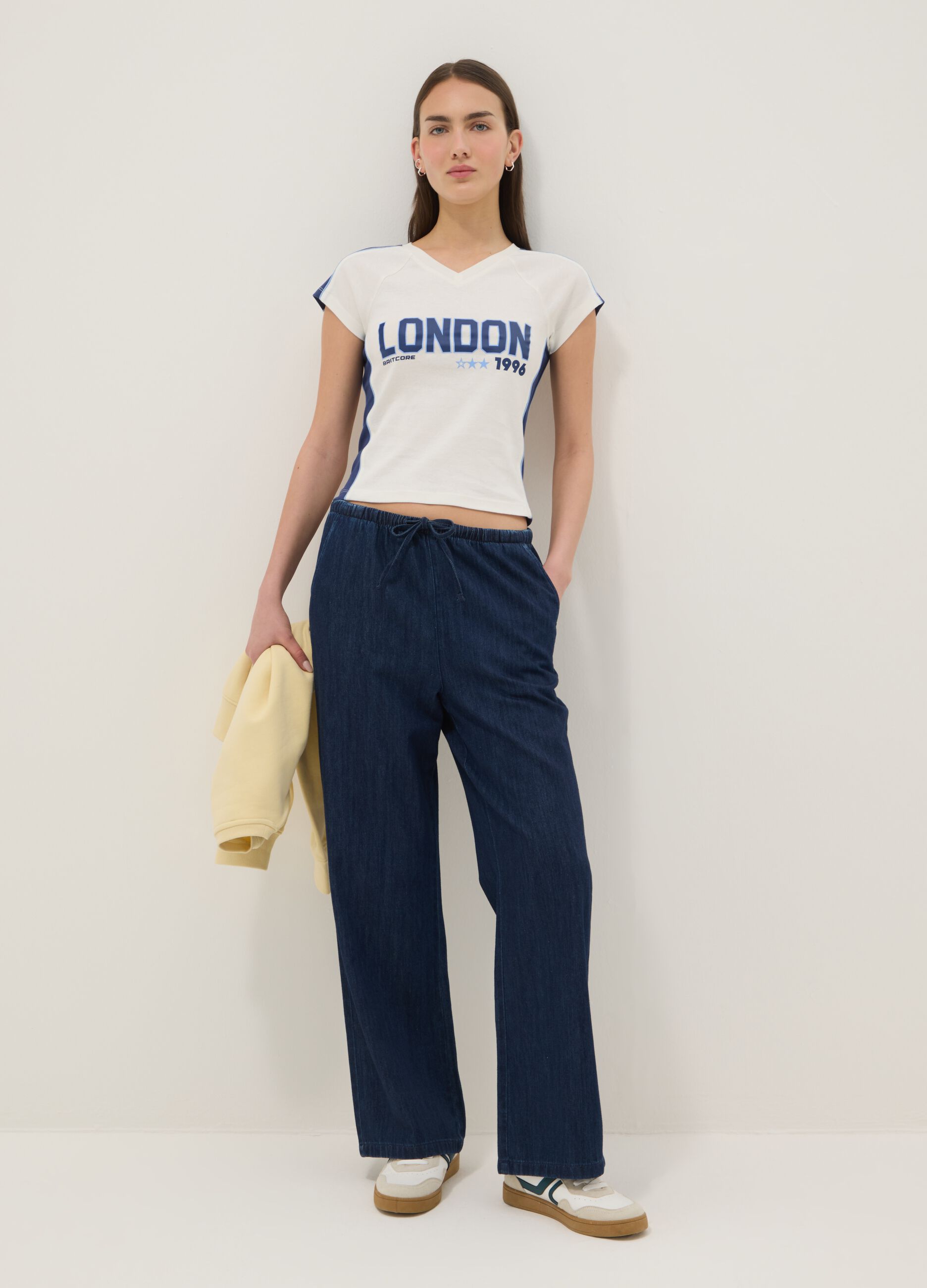 Wei&szlig;e Slim Fit V-Ausschnitt T-Shirt aus reiner Baumwolle mit Druck