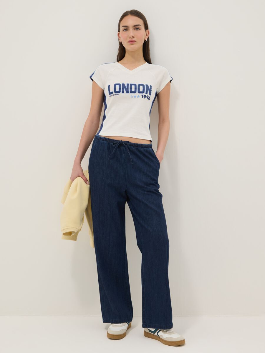 Wei&szlig;e Slim Fit V-Ausschnitt T-Shirt aus reiner Baumwolle mit Druck_2