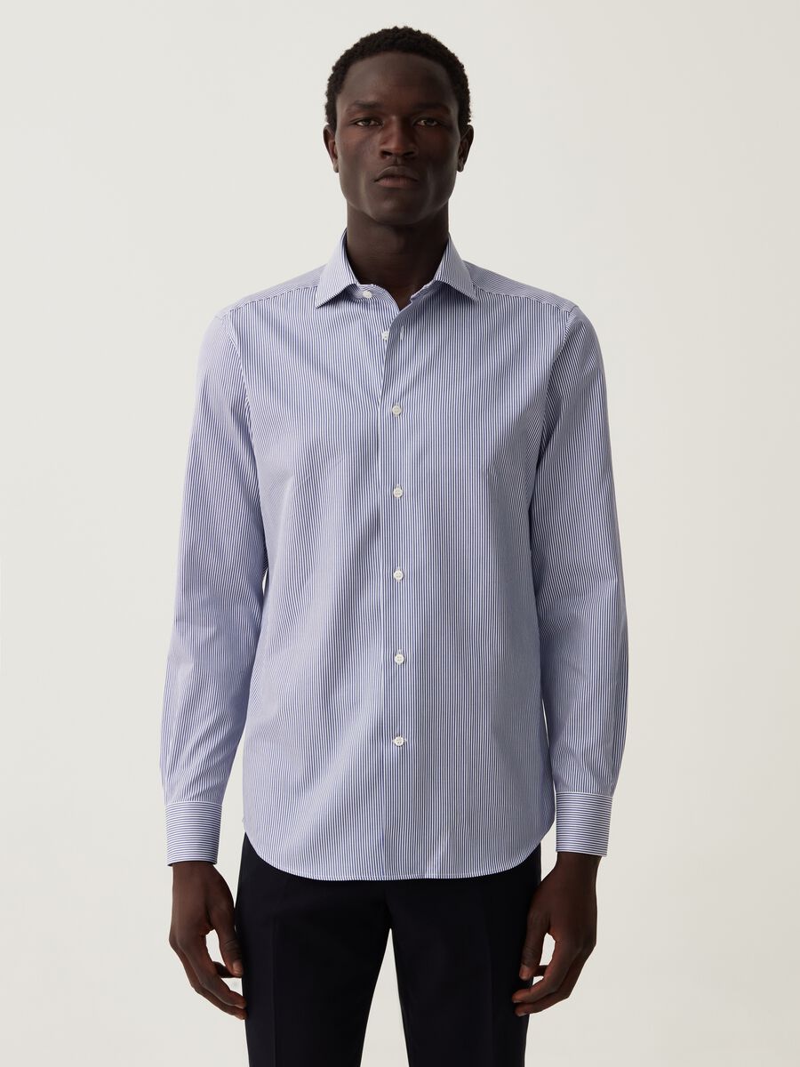 Slim-fit cotton shirt with thin stripes_0