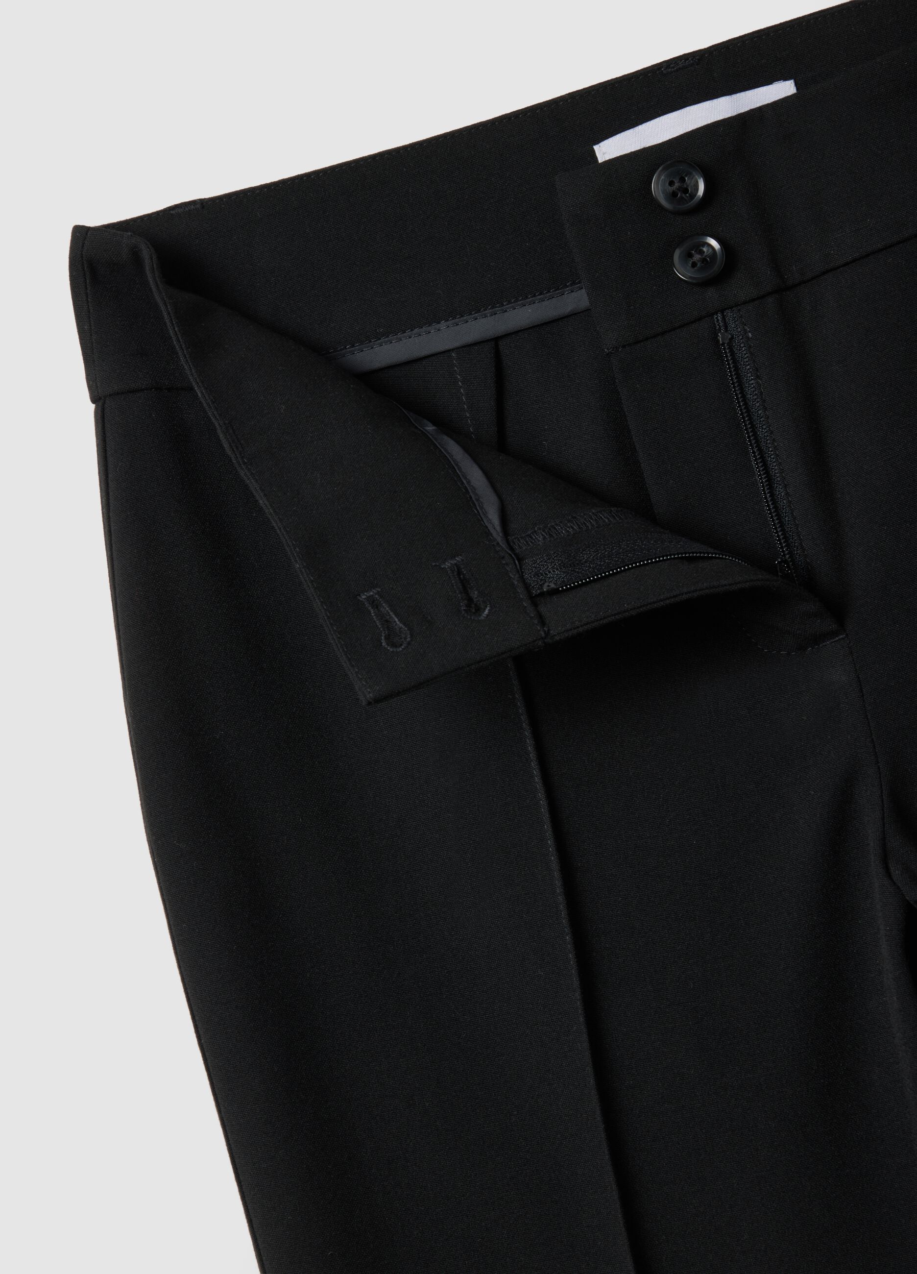 Schwarze Flare Fit Hose aus Stretchstoff