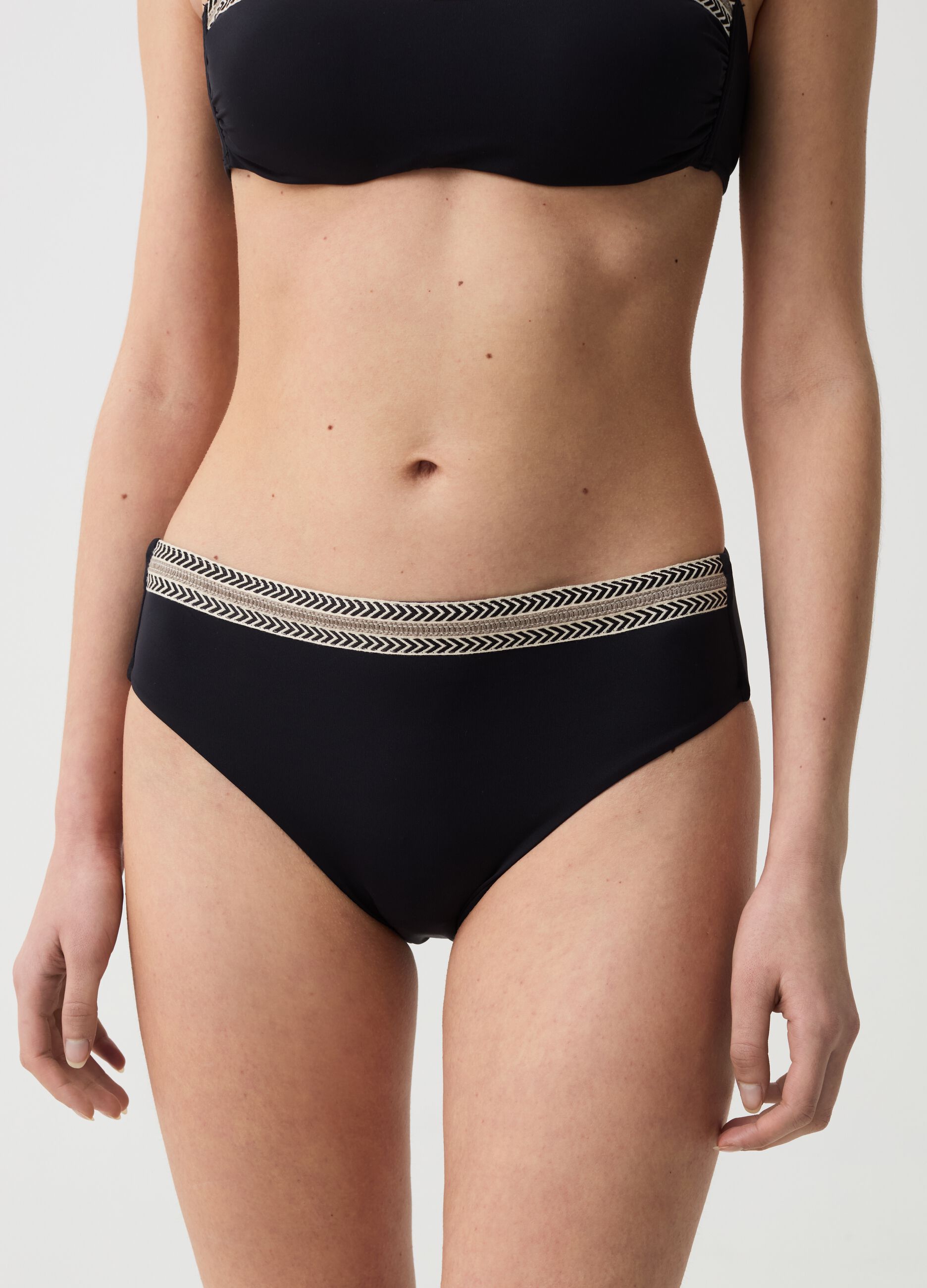 High-waisted bikini briefs with traditional insert