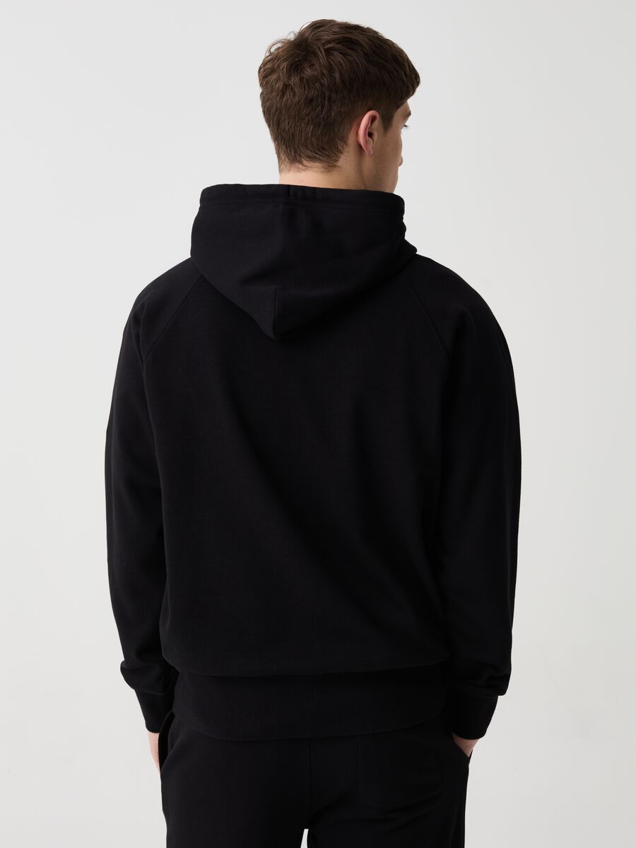 Oversized sweatshirt with hood and pocket_2