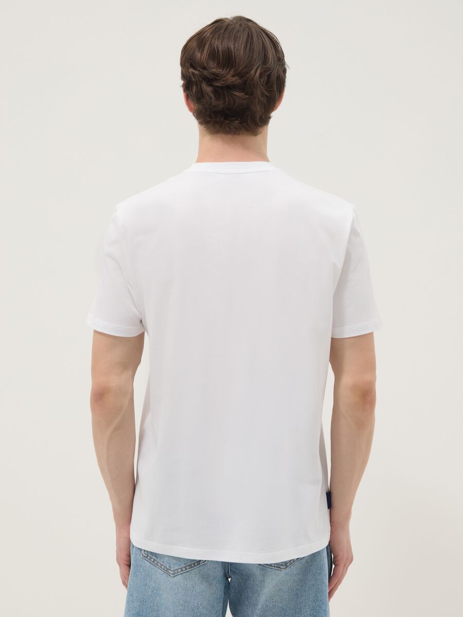 Wei&szlig;es T-Shirt aus reiner Baumwolle mit Print, Regular Fit_3