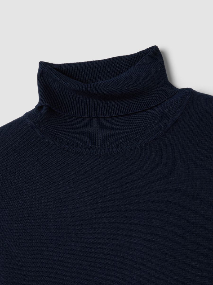 Maglia blu in misto viscosa a dolcevita_1