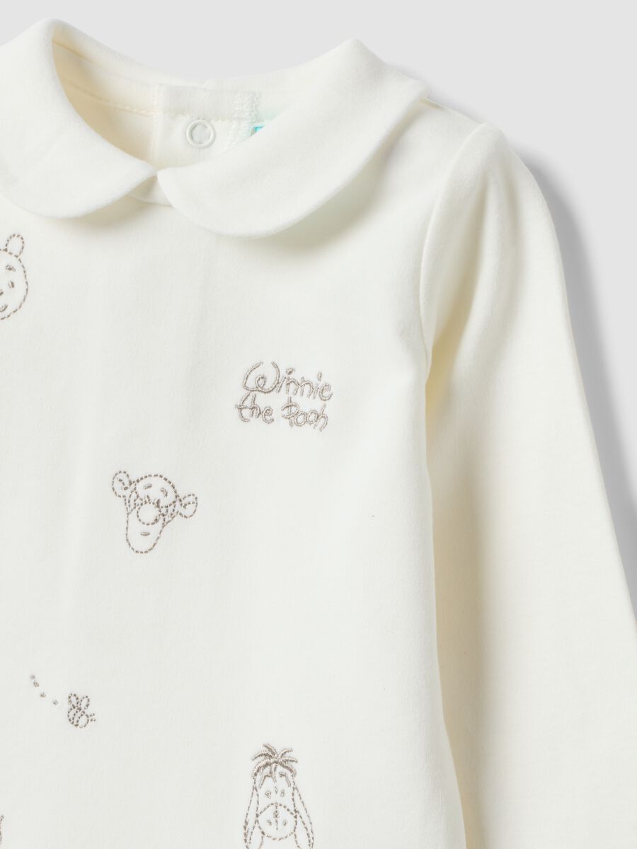 Wei&szlig;er Baby-Body aus reiner Bio-Baumwolle mit Kragen und Winnie‑the‑Pooh-Print_2