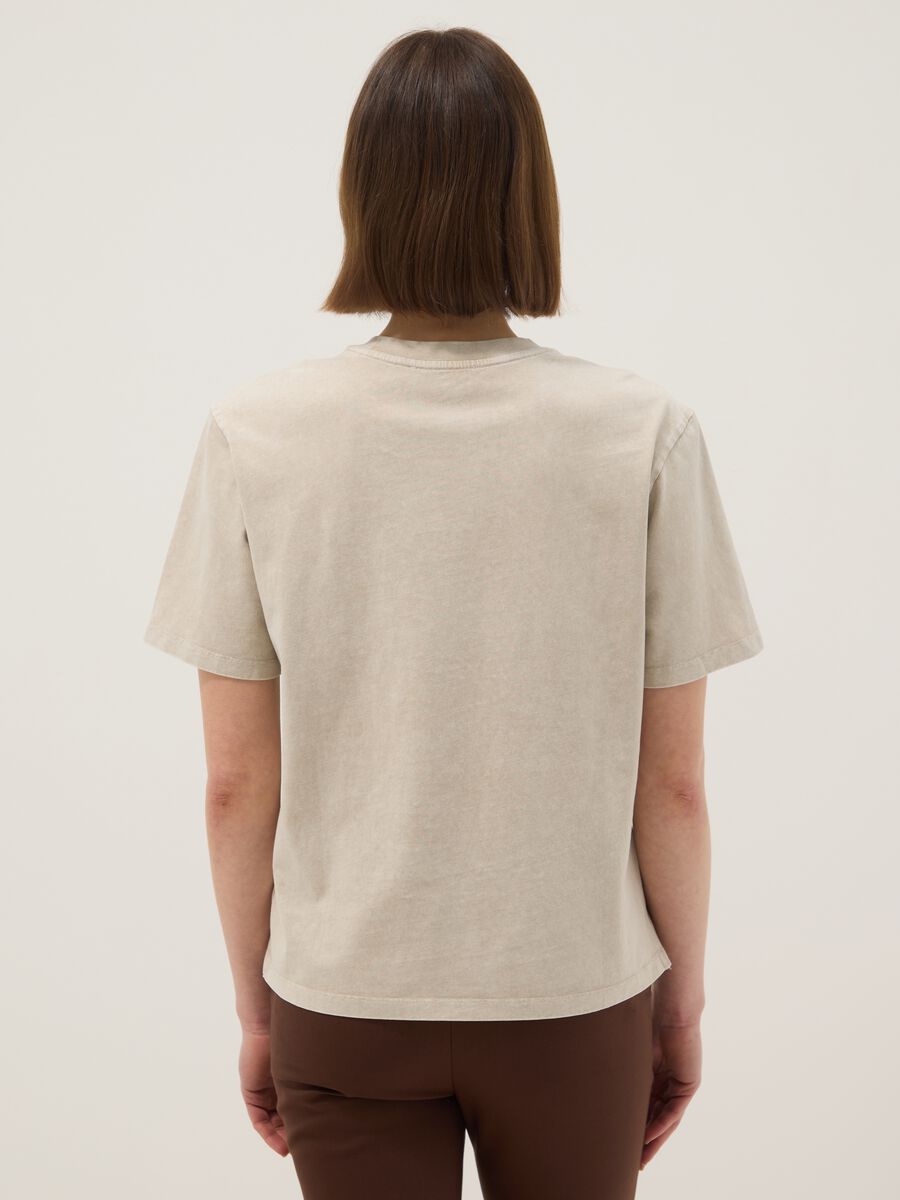 Beige short sleeve pure cotton t-shirt with regular fit and beads_2