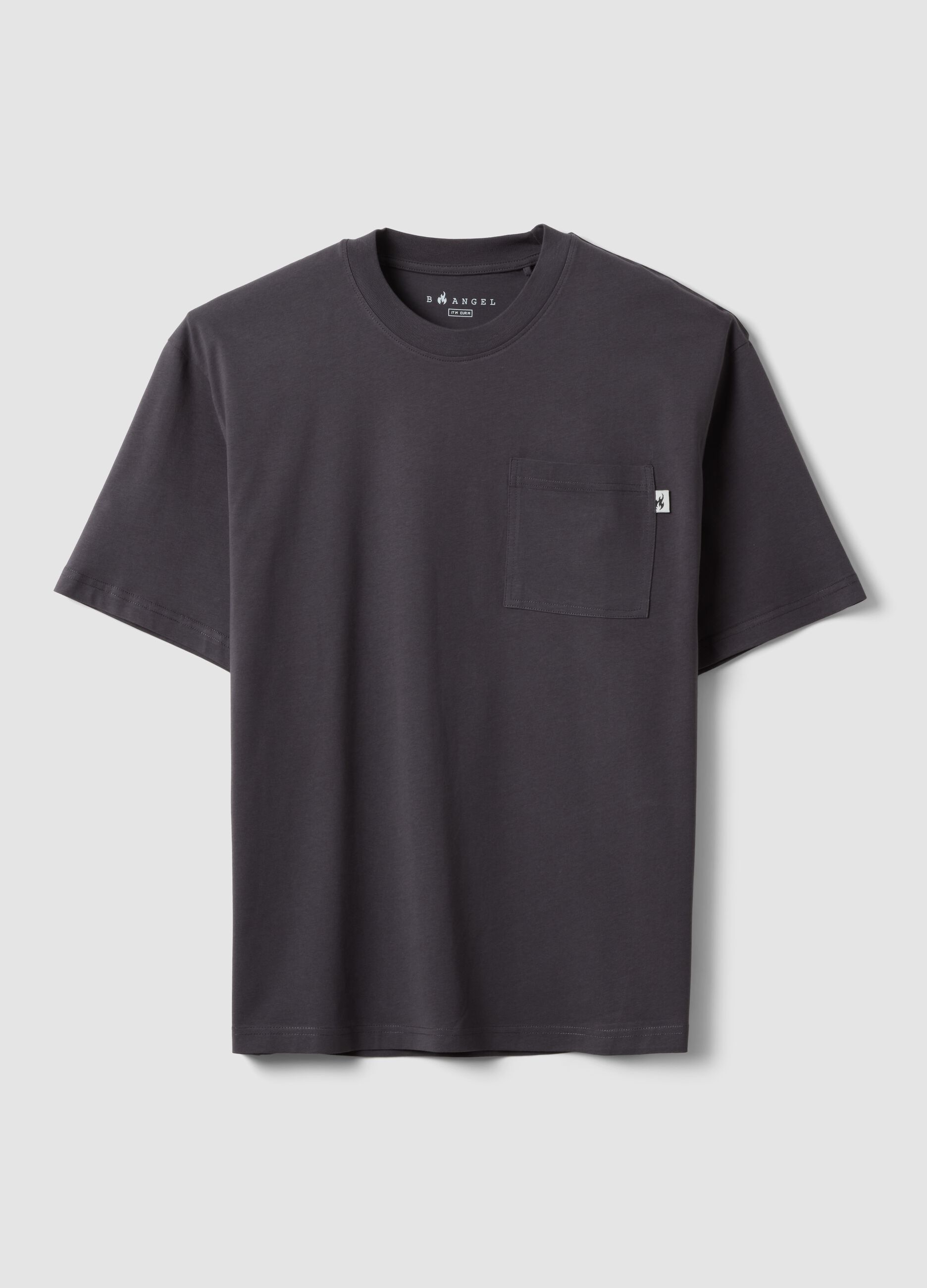 T-shirt cinzenta em algod&atilde;o puro com bolso, corte regular