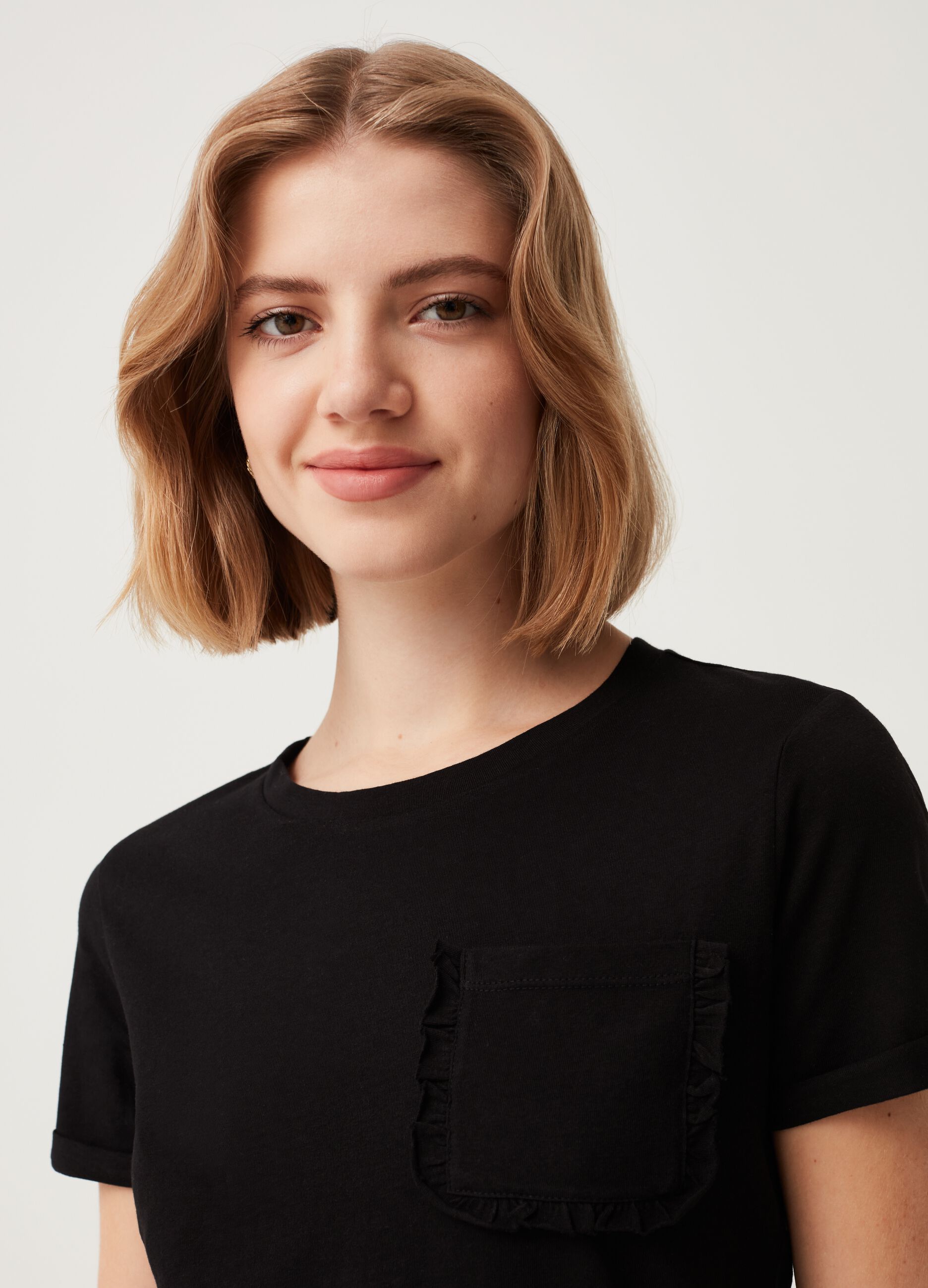 T-shirt with small pocket and frills