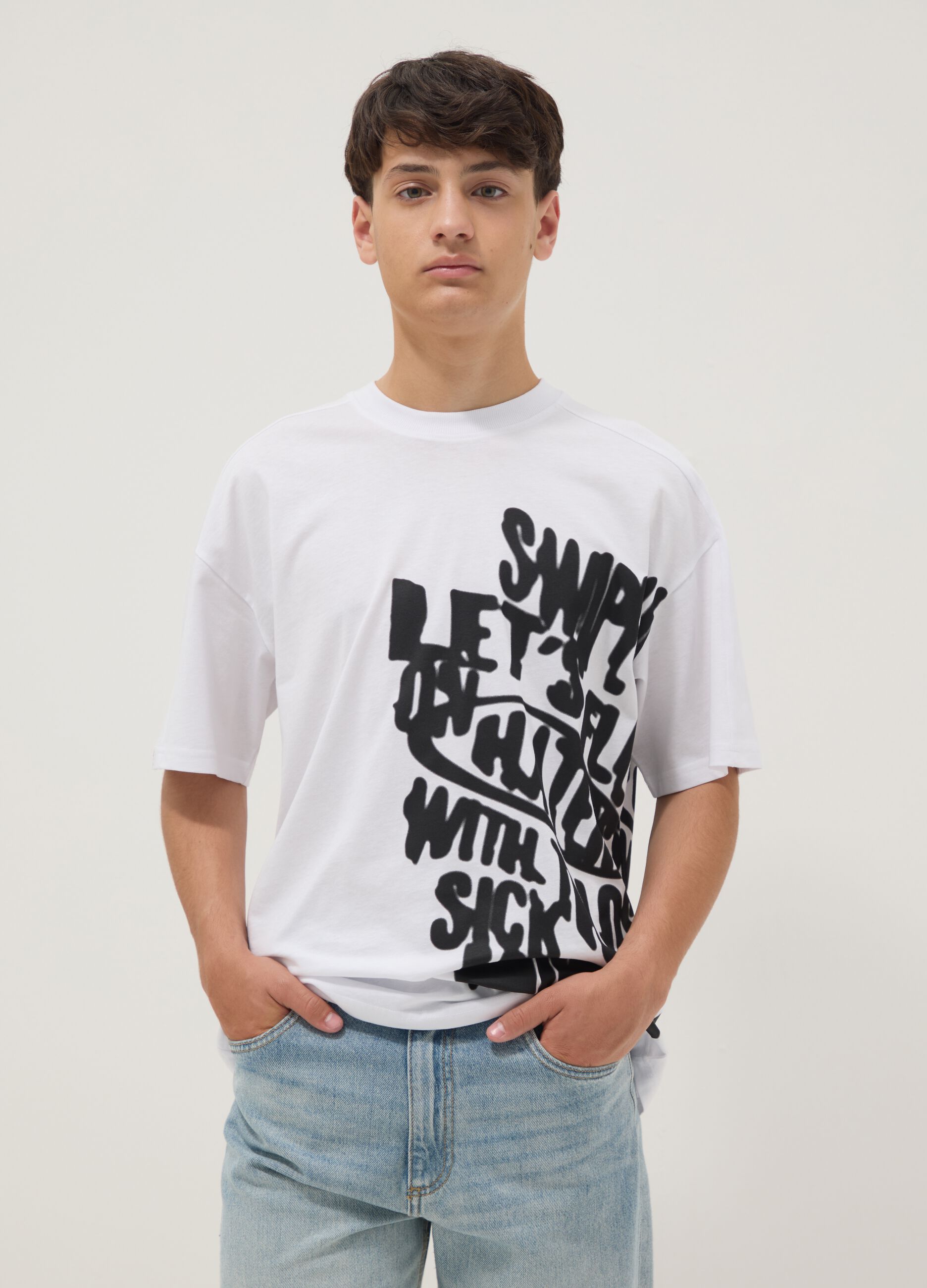 Boys&rsquo; white 100% cotton oversized T-shirt with print