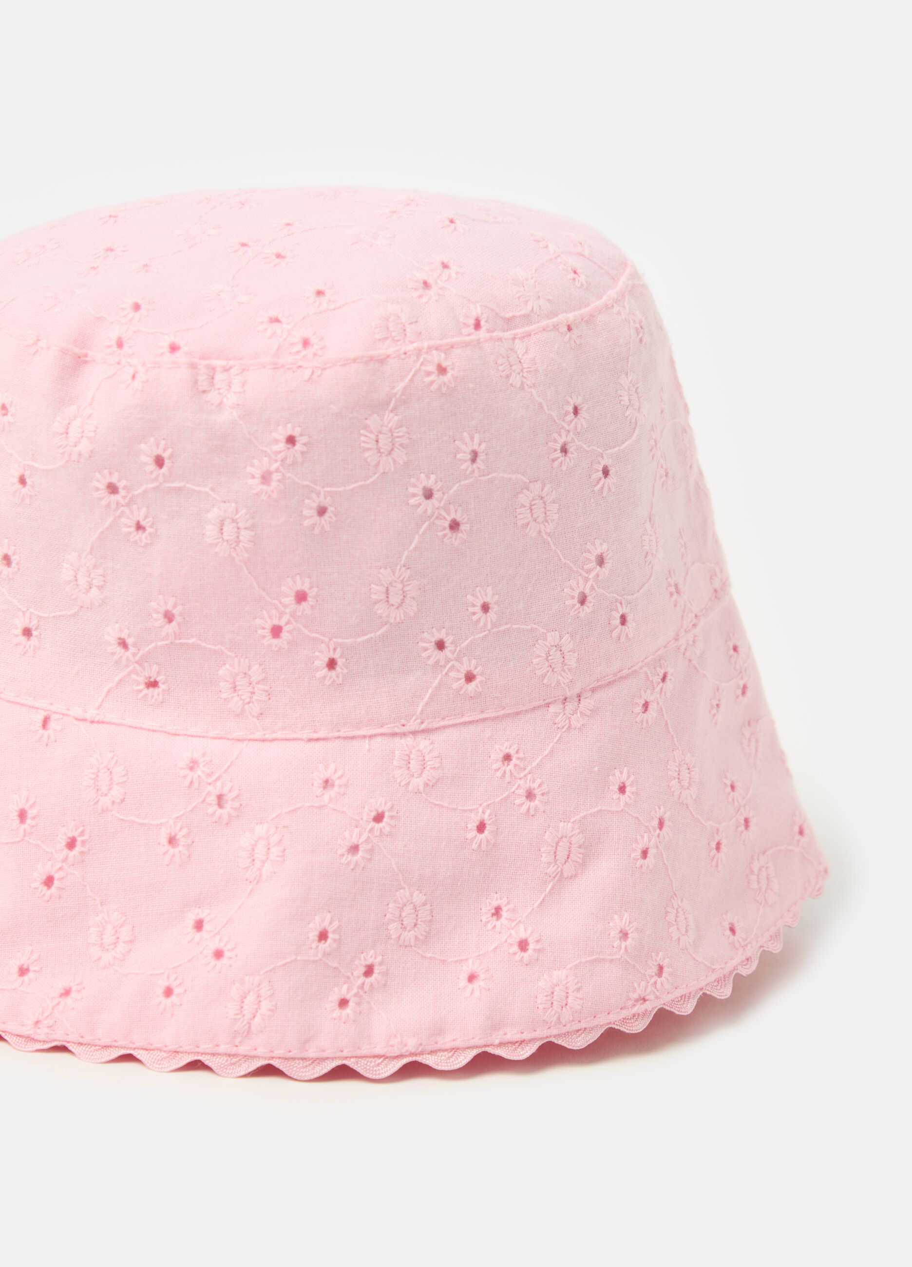 Broderie anglaise cloche hat