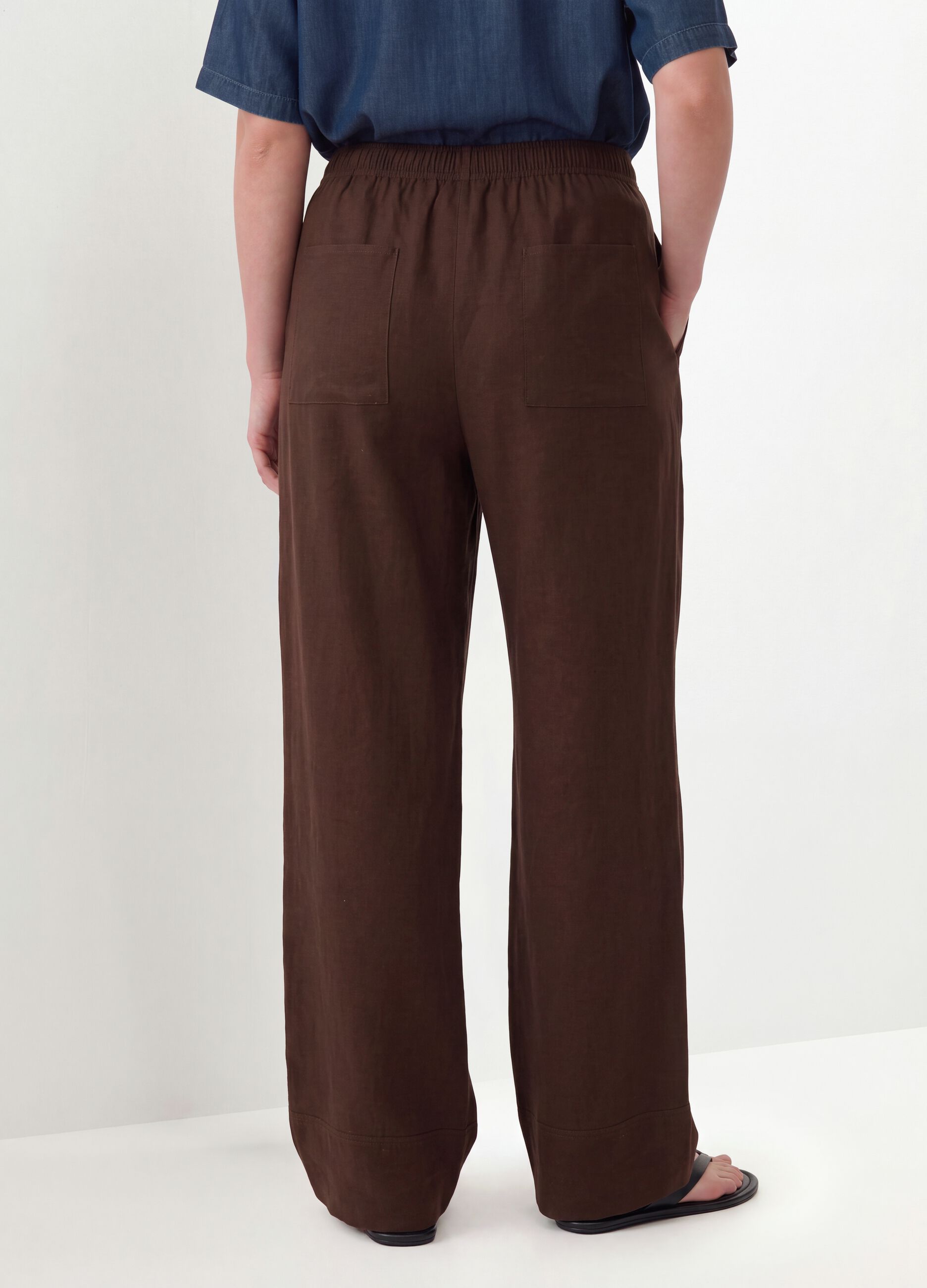 Brown wide-leg trousers in a viscose blend